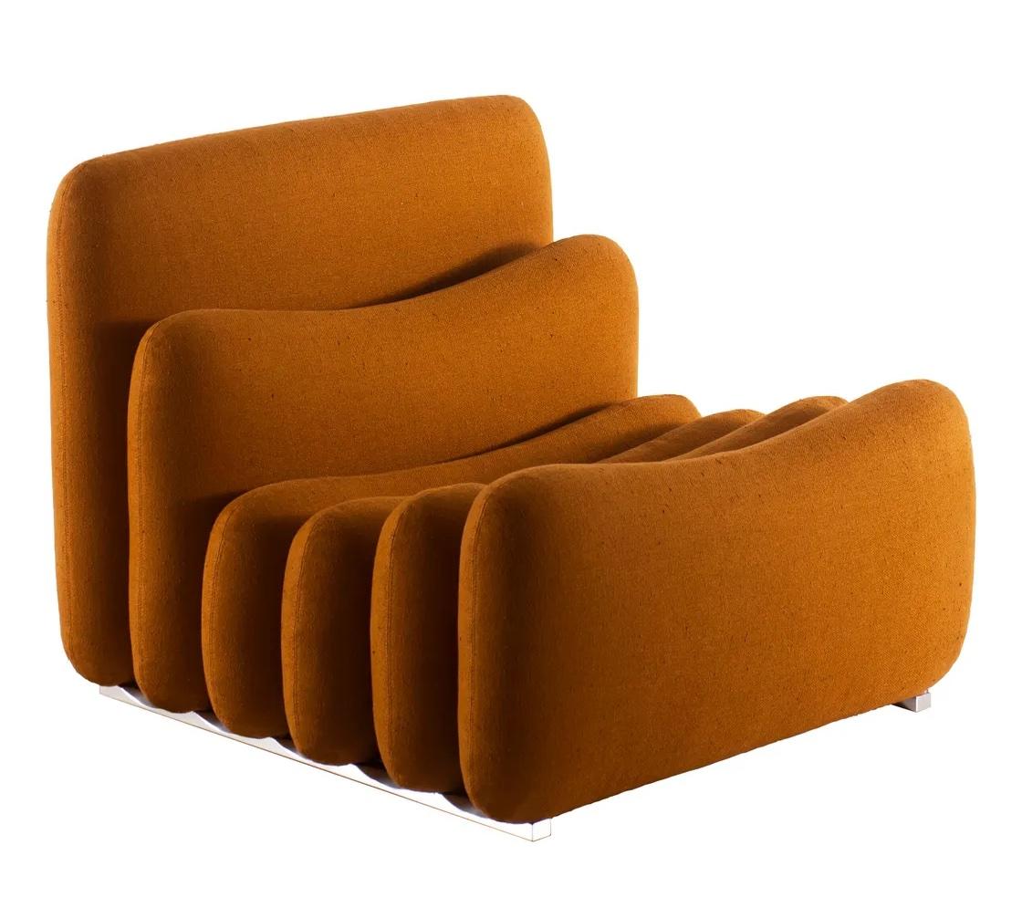 The Additional System armchair, designed by Joe Colombo, represents a revolutionary approach to modular furniture. Part of a system where cushions of six different sizes can be combined, this armchair offers unprecedented creative freedom: