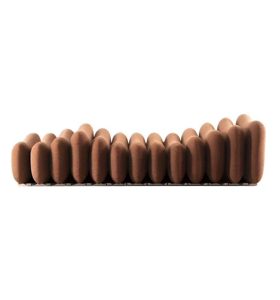 Système additionnel Daybed
Conçu par Joe Colombo

Le lit de jour Additional System fait partie d'un système modulaire où les coussins de six tailles différentes peuvent être combinés pour créer des configurations originales, faisant de la