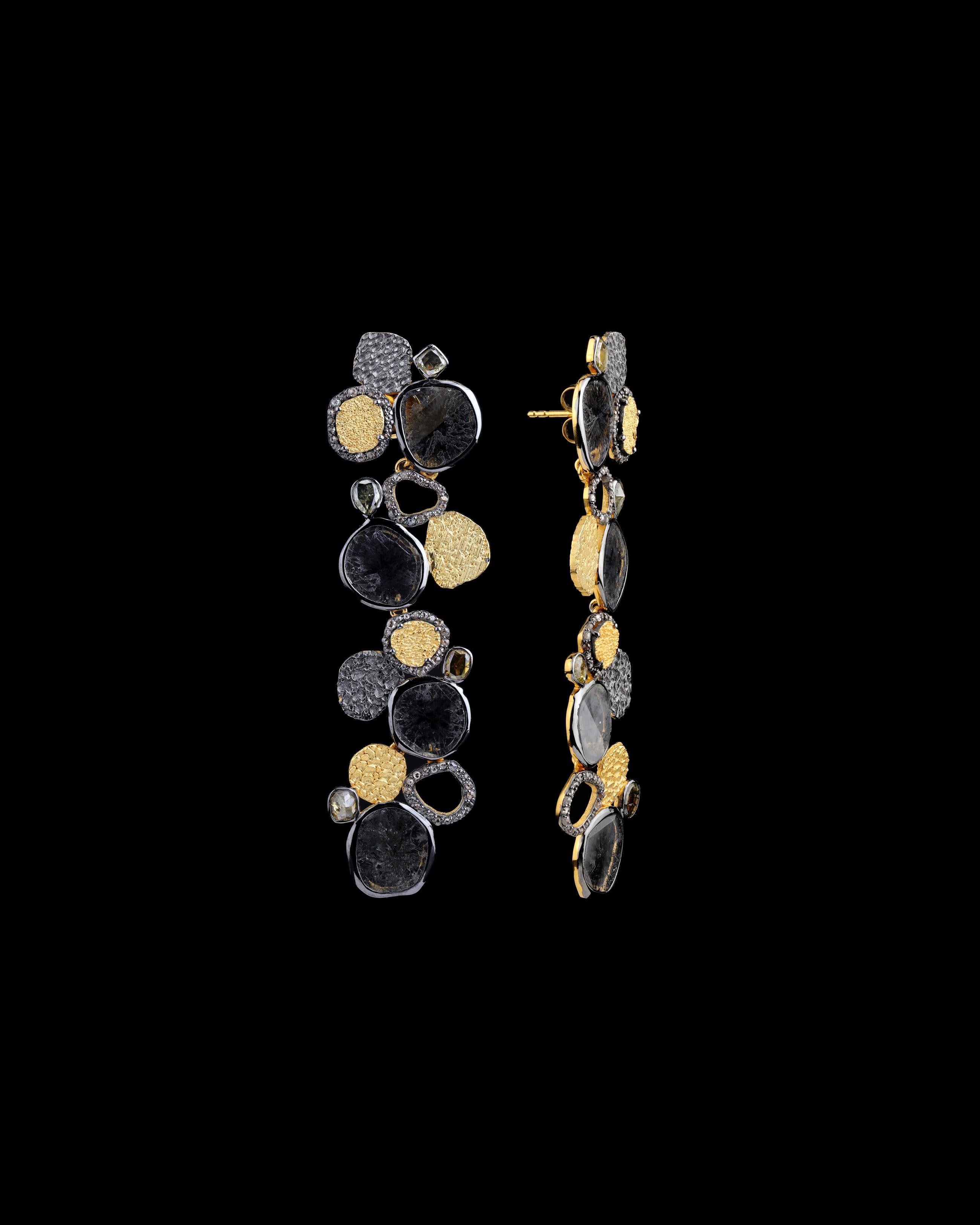 This remarkable piece of jewelry is more than just an earring; it’s the embodiment of an extraordinary love story that defies all odds. Each element of this earring has been intricately designed to tell a compelling tale of true love’s incredible