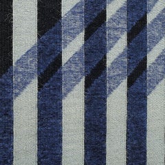 Angled Blue, tapisserie géométrique contemporaine par Adela Akers
