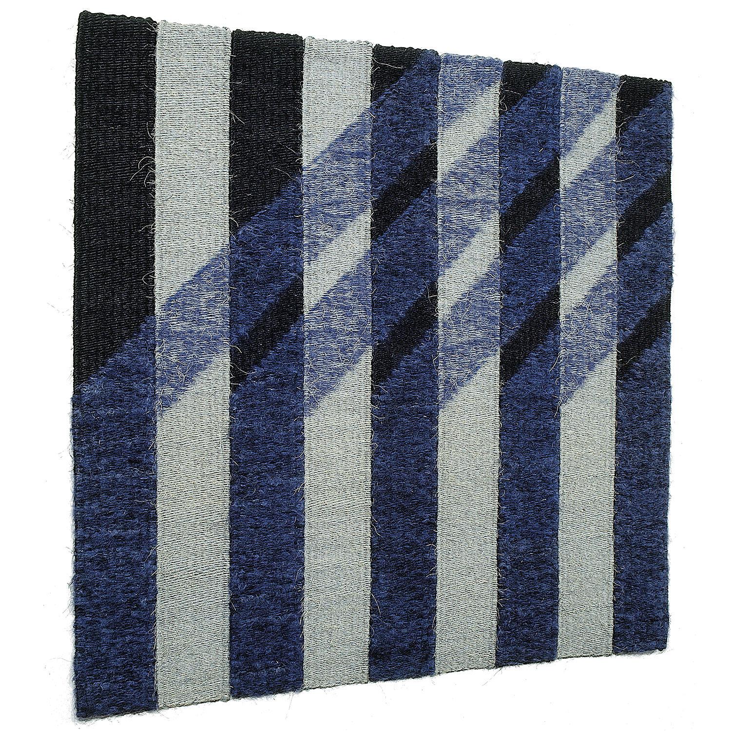 Angled Blue, Zeitgenössischer Geometrischer Wandteppich von Adela Akers im Angebot 2