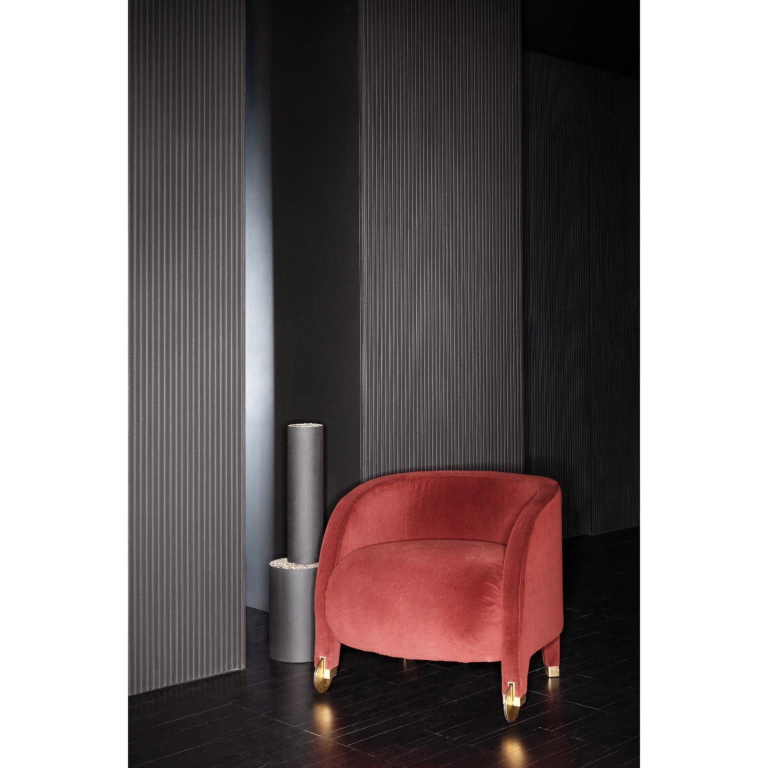 Sillón Adele by Somaschini
Dimensiones: An 68 x Pr 70 x Al 62 cm
Materiales: Estructura de madera maciza y contrachapado curvado acolchada con espuma de poliuretano de diferentes densidades. Pretapizado en guata de poliéster, tapizado en tela o