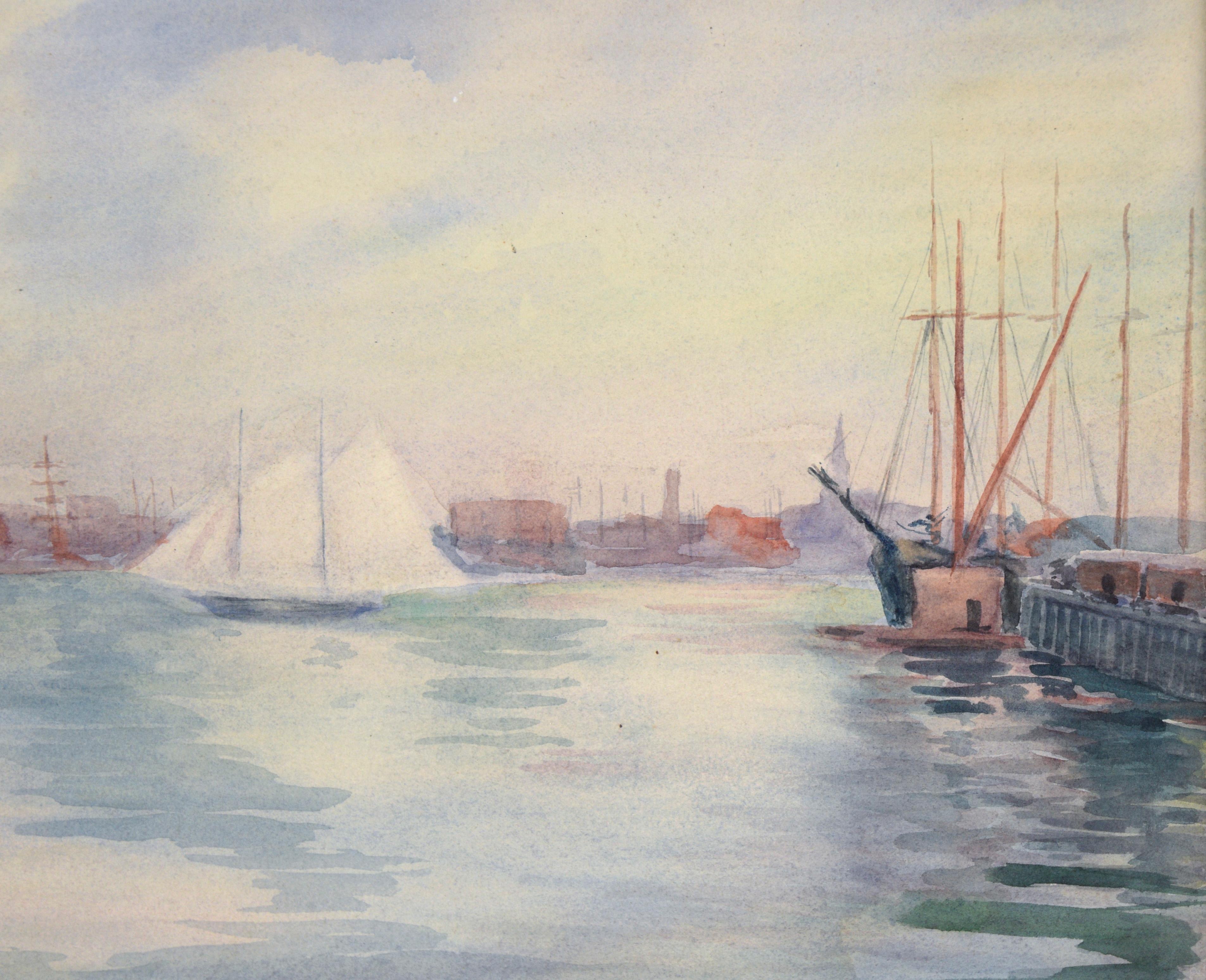„Portsmouth Harbor, New Hampshire“ Meereslandschaft in Aquarell auf schwerem Papier

Gelassene Hafenlandschaft von Adele Jones. Der Betrachter blickt auf das Wasser zwischen zwei Molen. Im Hafen liegen mehrere Schiffe, darunter ein Dampfschiff und