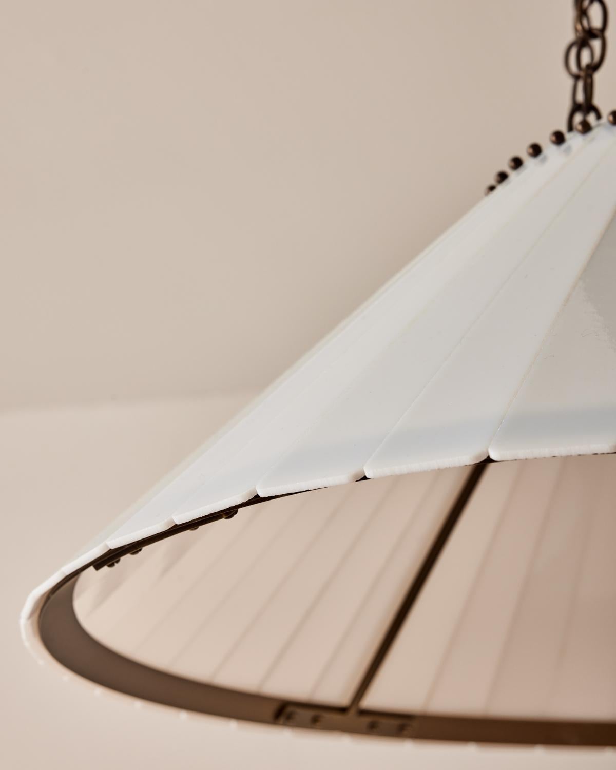 Ottone Lampadario Adele in vetro lattiginoso - 24 in vendita