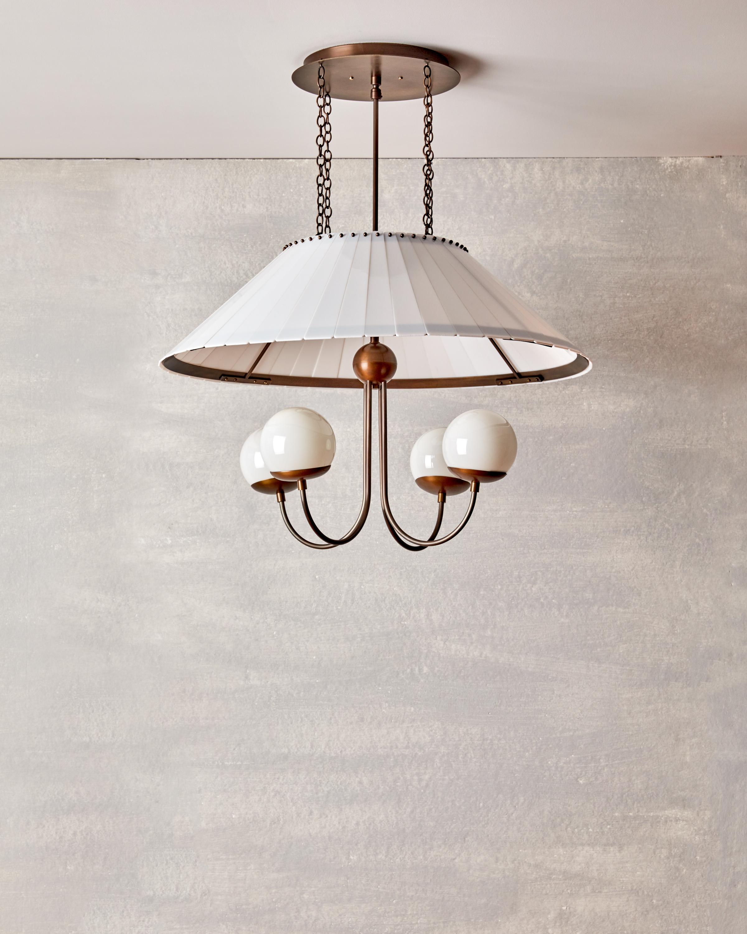 Moderno Lampadario Adele in vetro lattiginoso - 30 in vendita