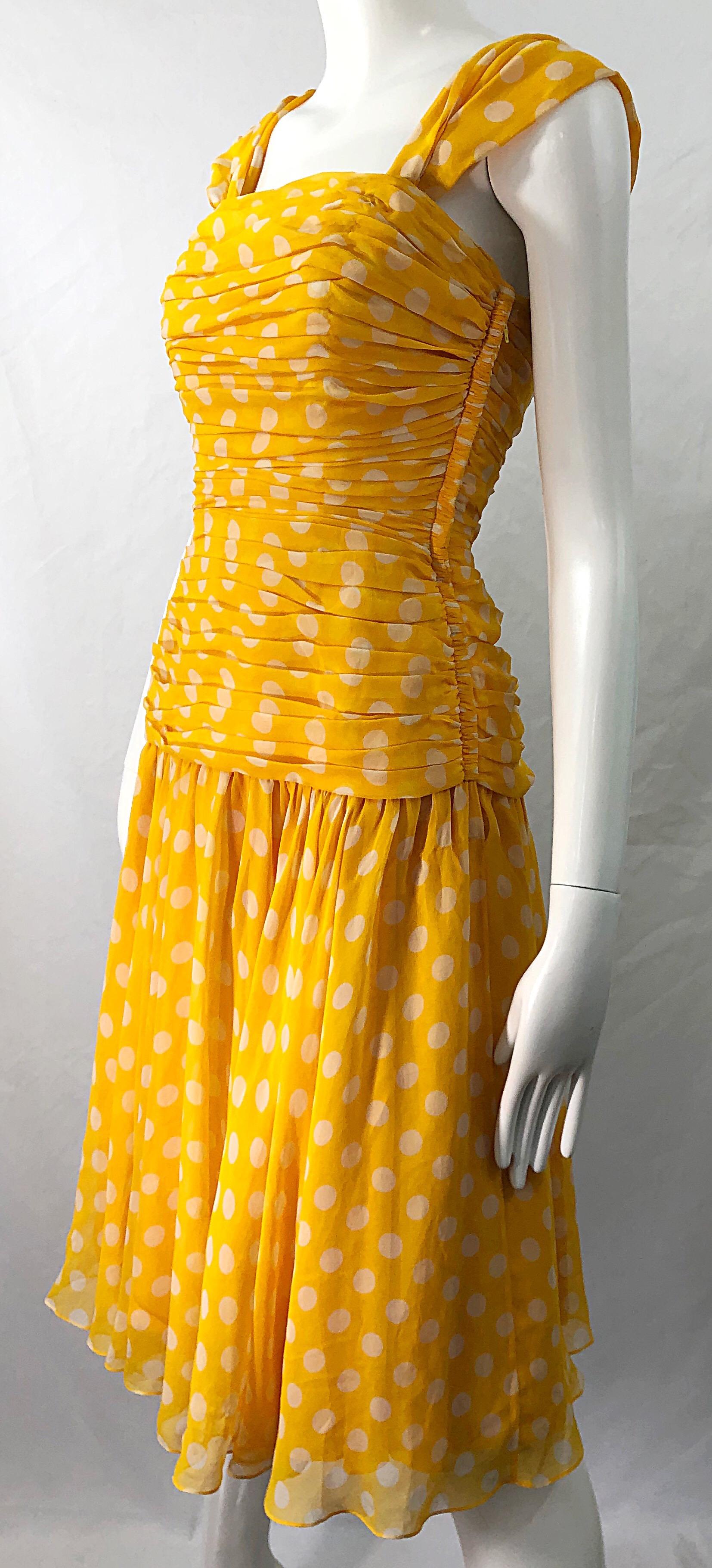 Adele Simpson 1980s Taglia 4 Giallo Bianco Seta Chiffon Polka Dot Vintage 80s Dress in vendita 5