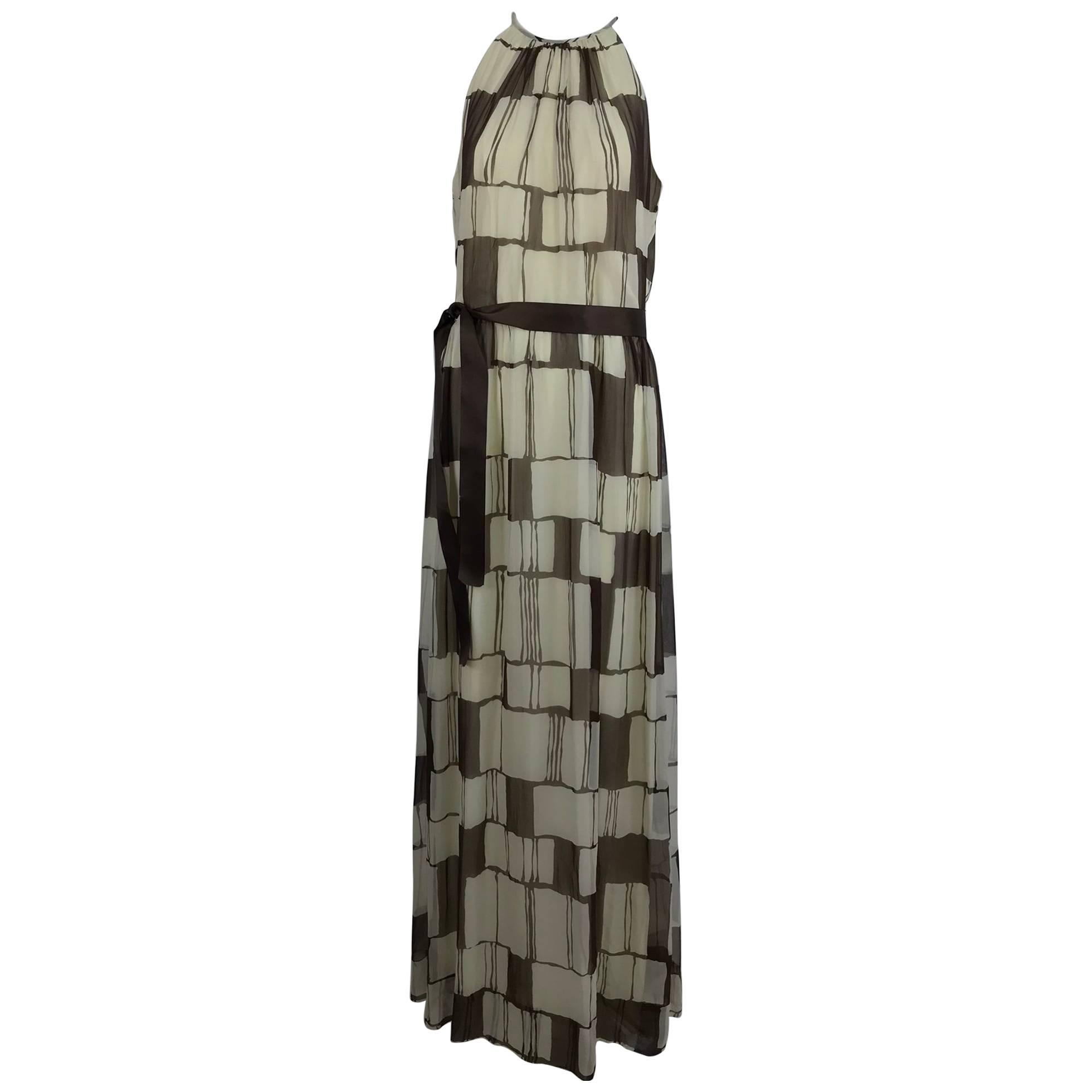 Adele Simpson maxi vestido halter de gasa de seda marrón y blanca, años 70