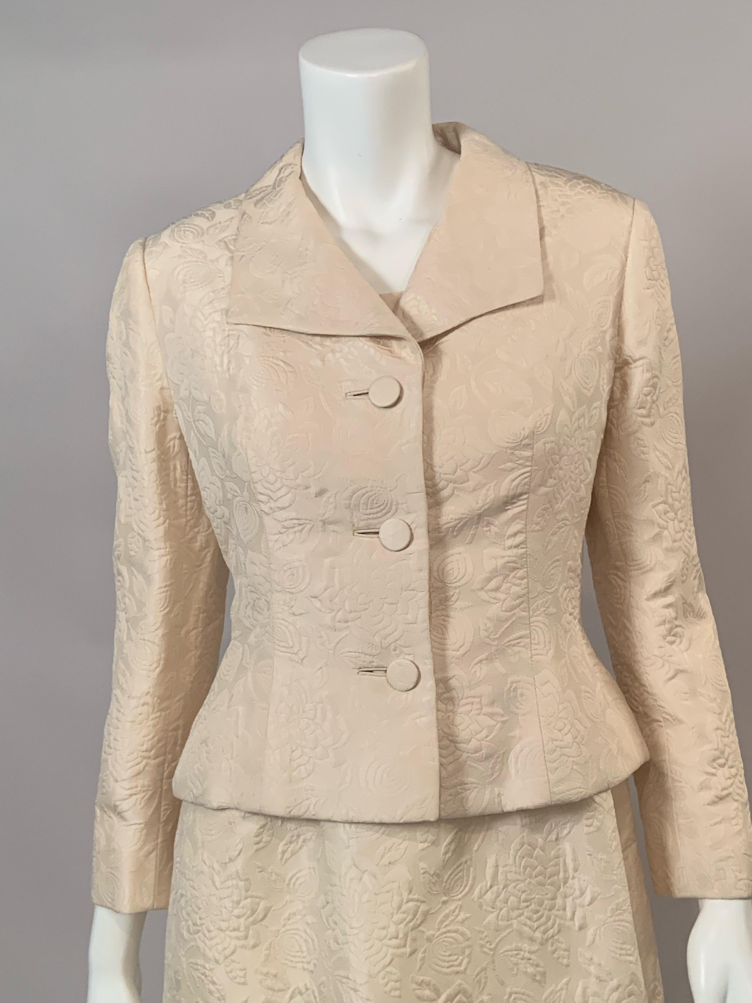 Adele Simpson Cremefarbenes Kleid und Jacke aus geblümter Matelasse aus Seide For Saks Fifth Avenue im Angebot 5