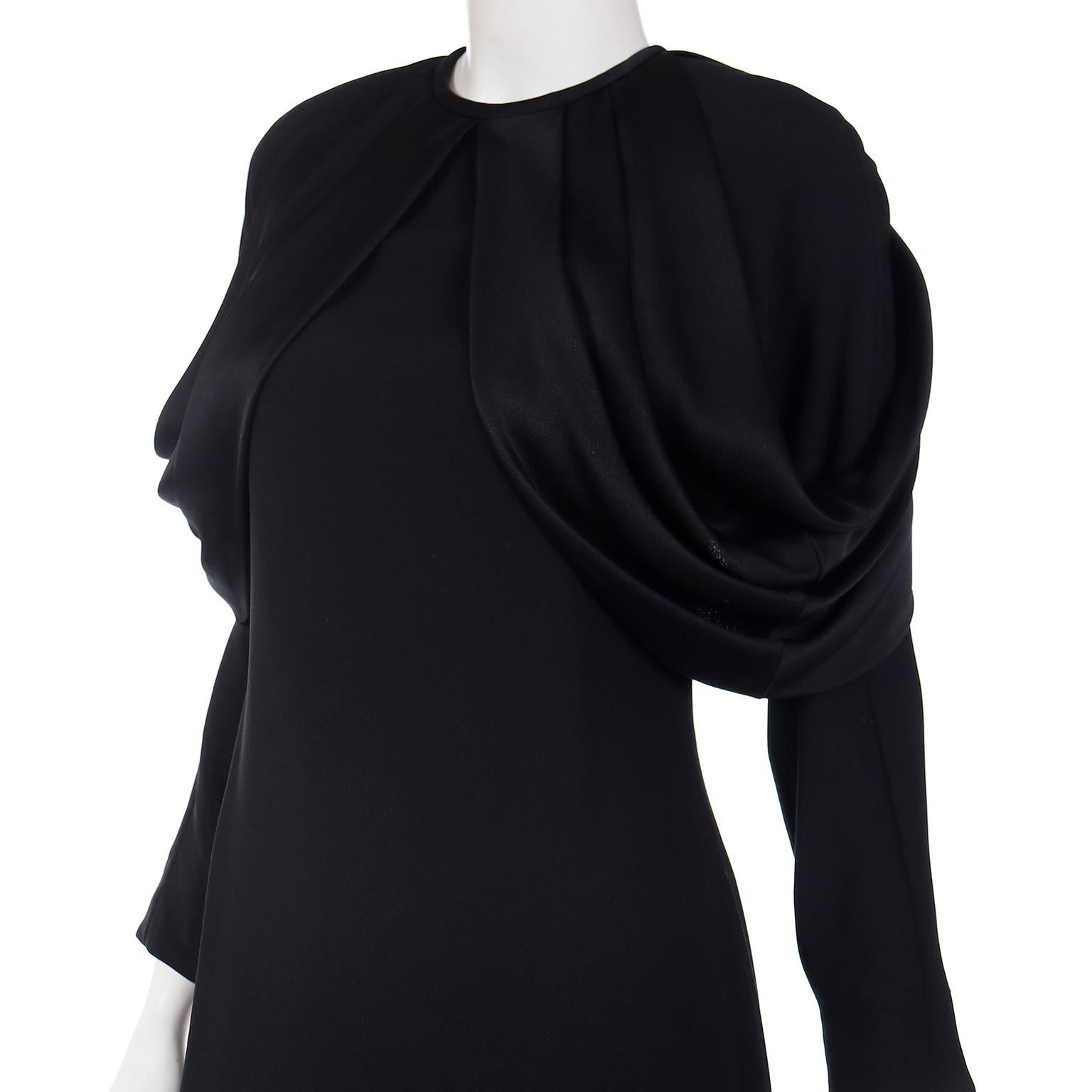 Schwarzes Vintage-Kleid aus Krepp von Adele Simpson mit dramatischer Satin-Zeichnung im Angebot 3