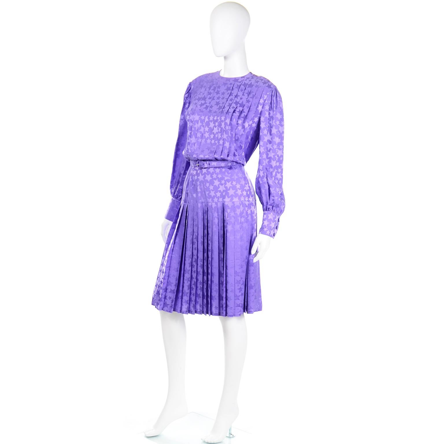 Adele Simpson Vintage Purple Silk Star Print 1980s Dress With Belt In Excellent Condition In Portland, OR