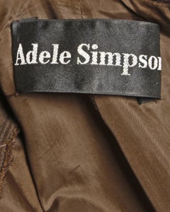 Adele Simpson: Vintage-Kleid aus braunem Krepp mit gestreifter Ascot-Fliege, 1960er Jahre