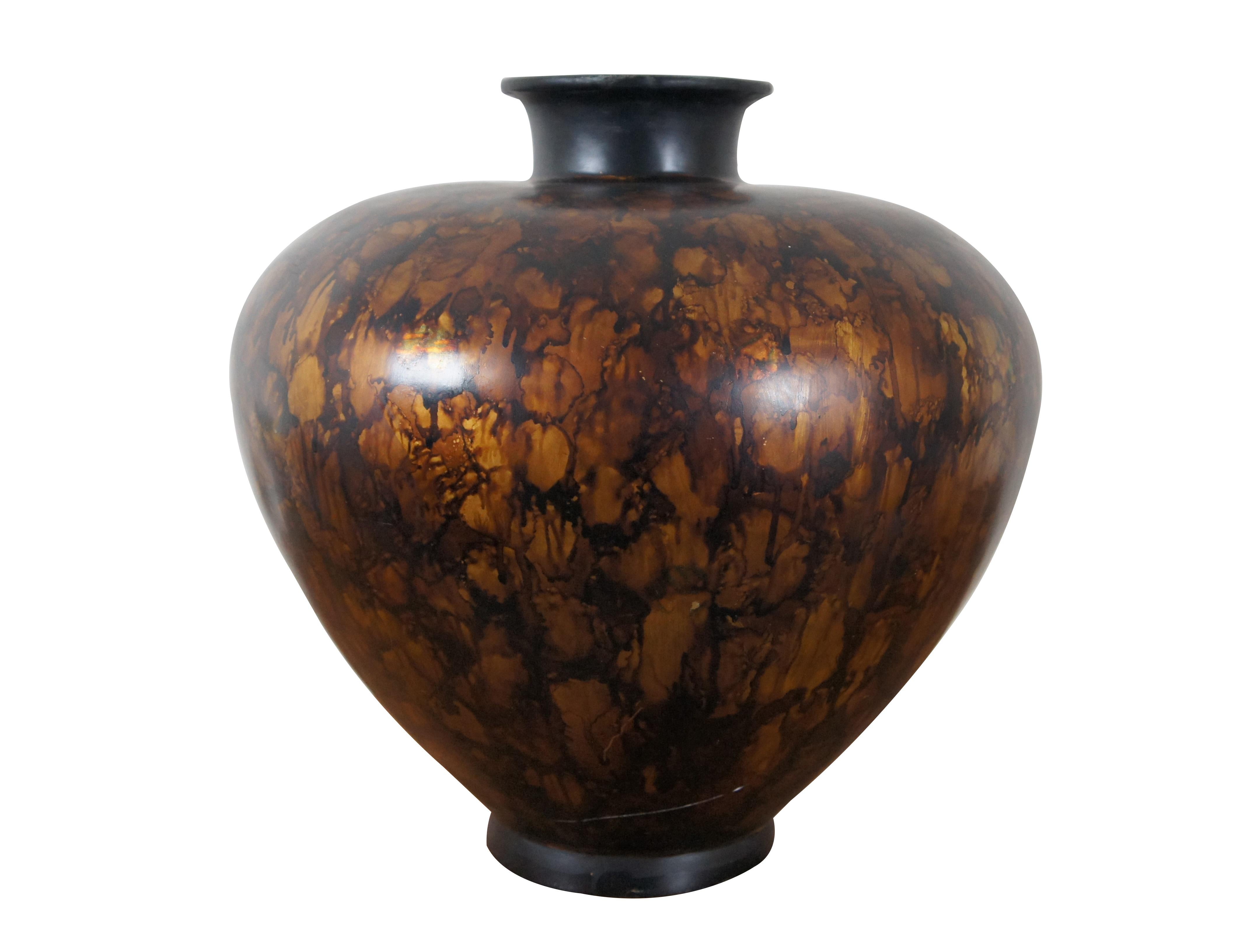 Adelina composite / resin  urn shaped vase, mottled with deep brown and metallic gold / amber. Product number KC0616

DIMENSIONS
20” x 18.5” (Diameter x Height)