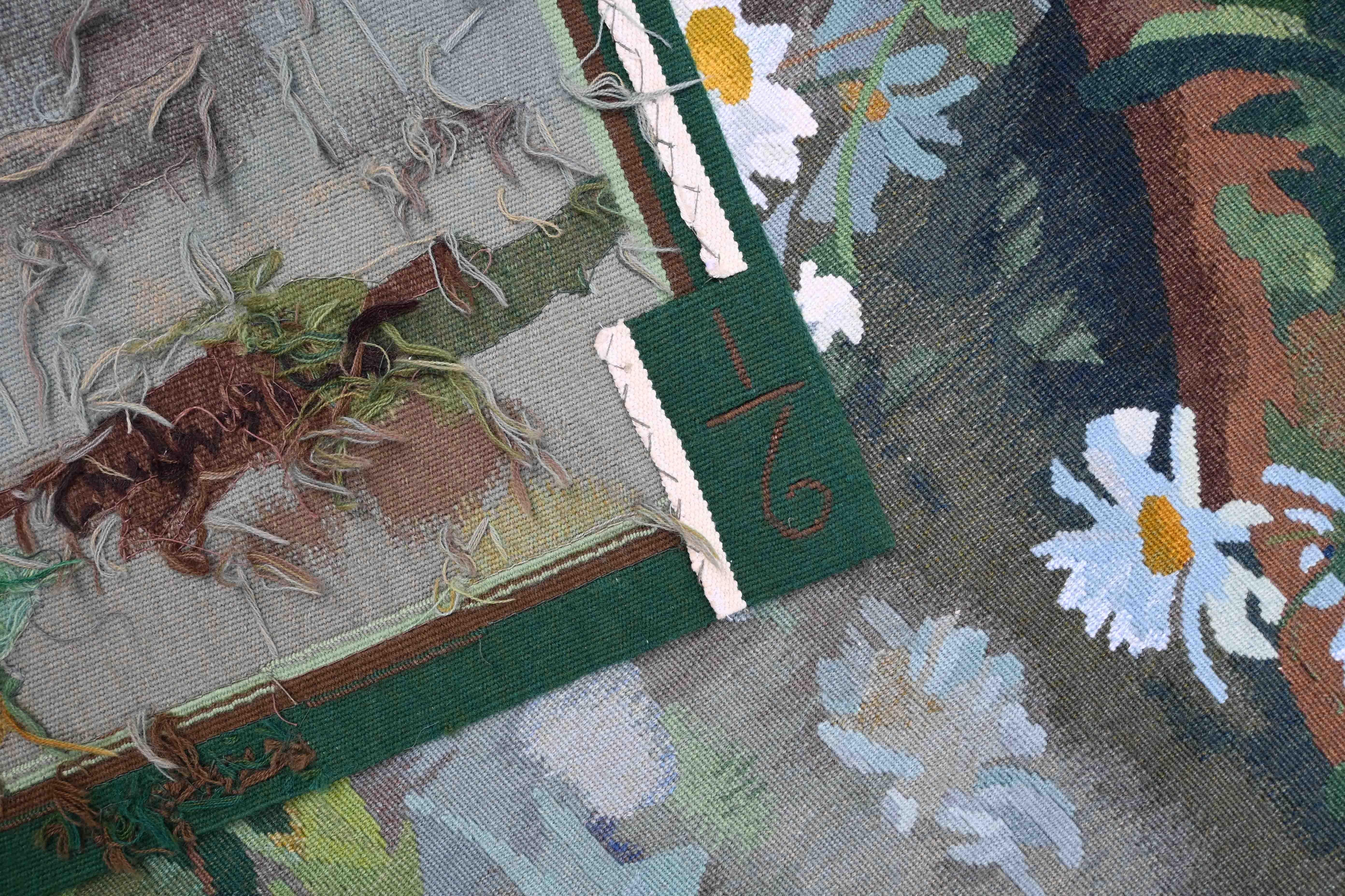Adelyne Neveux, Las Margaritas - Tapiz de Aubusson francés, Atelier Legoueix - 1445 en venta 2