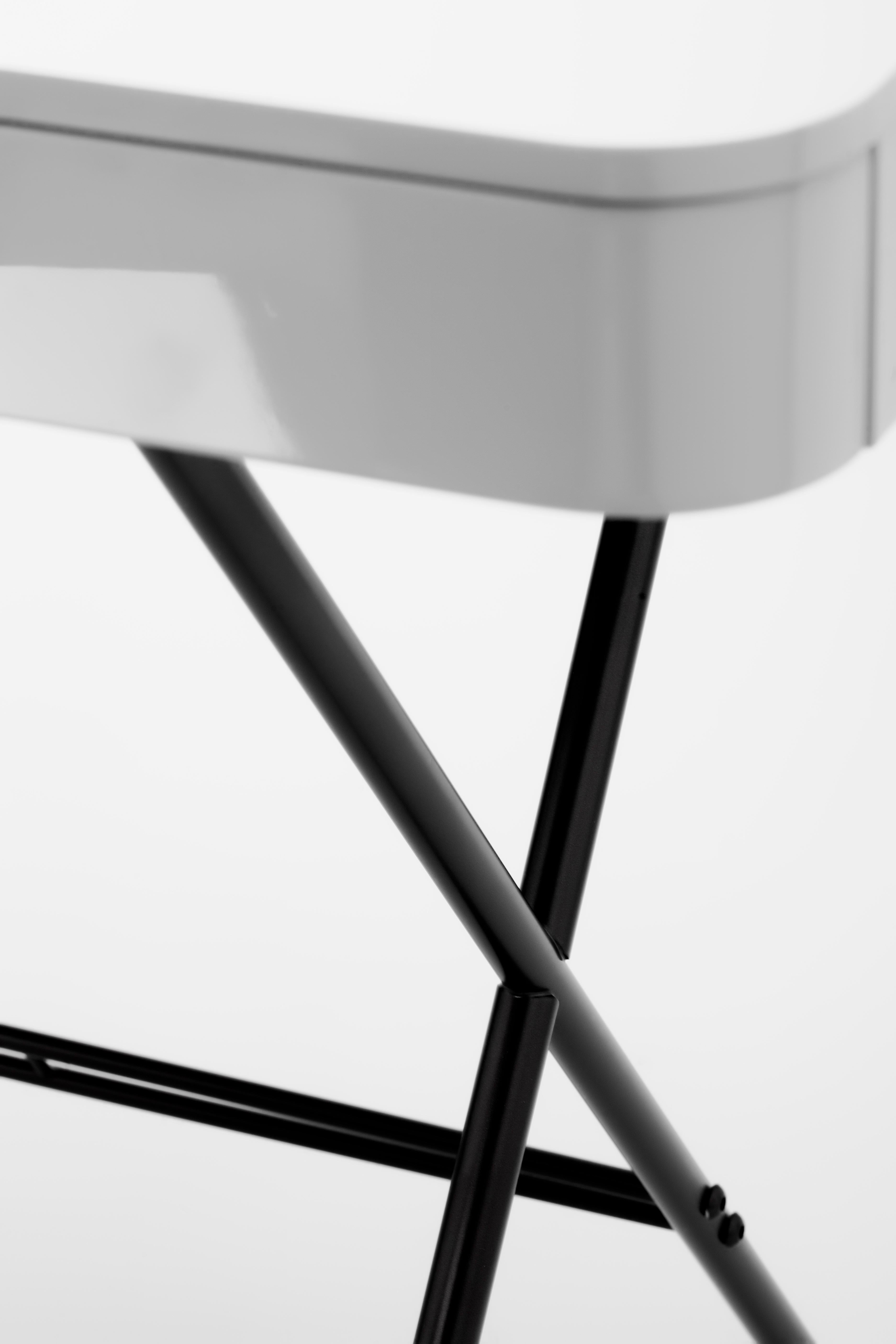 French Adentro Cosimo Desk design Marco Zanuso jr Grey glossy top & bronze base.  For Sale