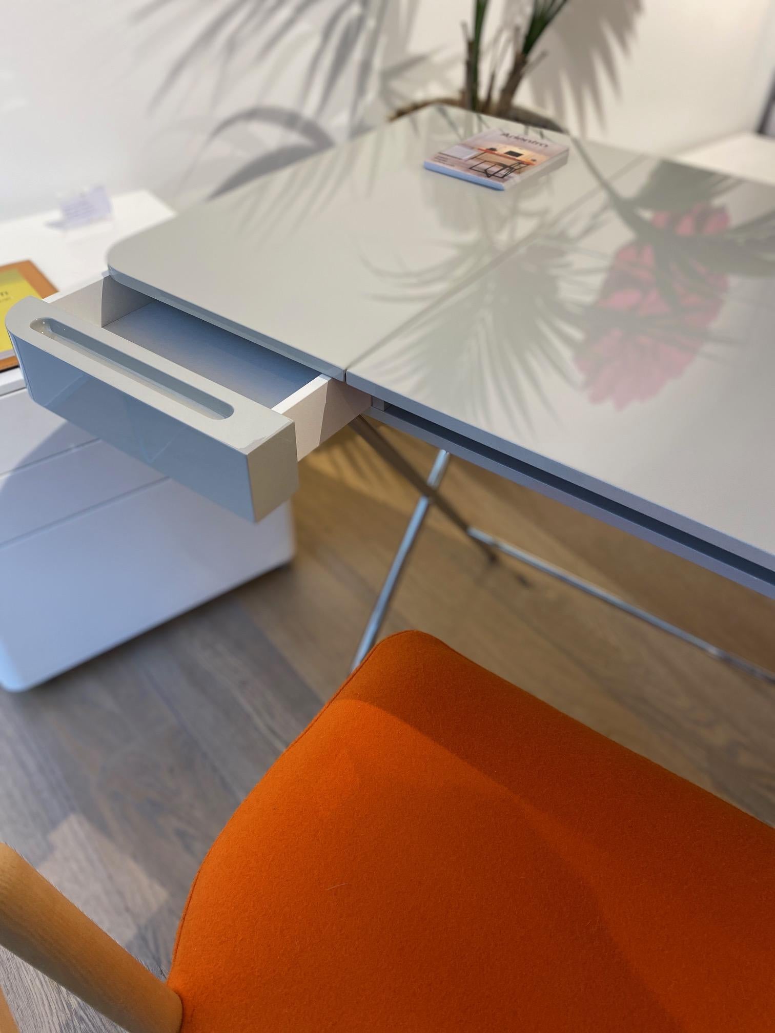Metal Adentro Cosimo Desk design Marco Zanuso jr Grey glossy top & chrome base.  For Sale
