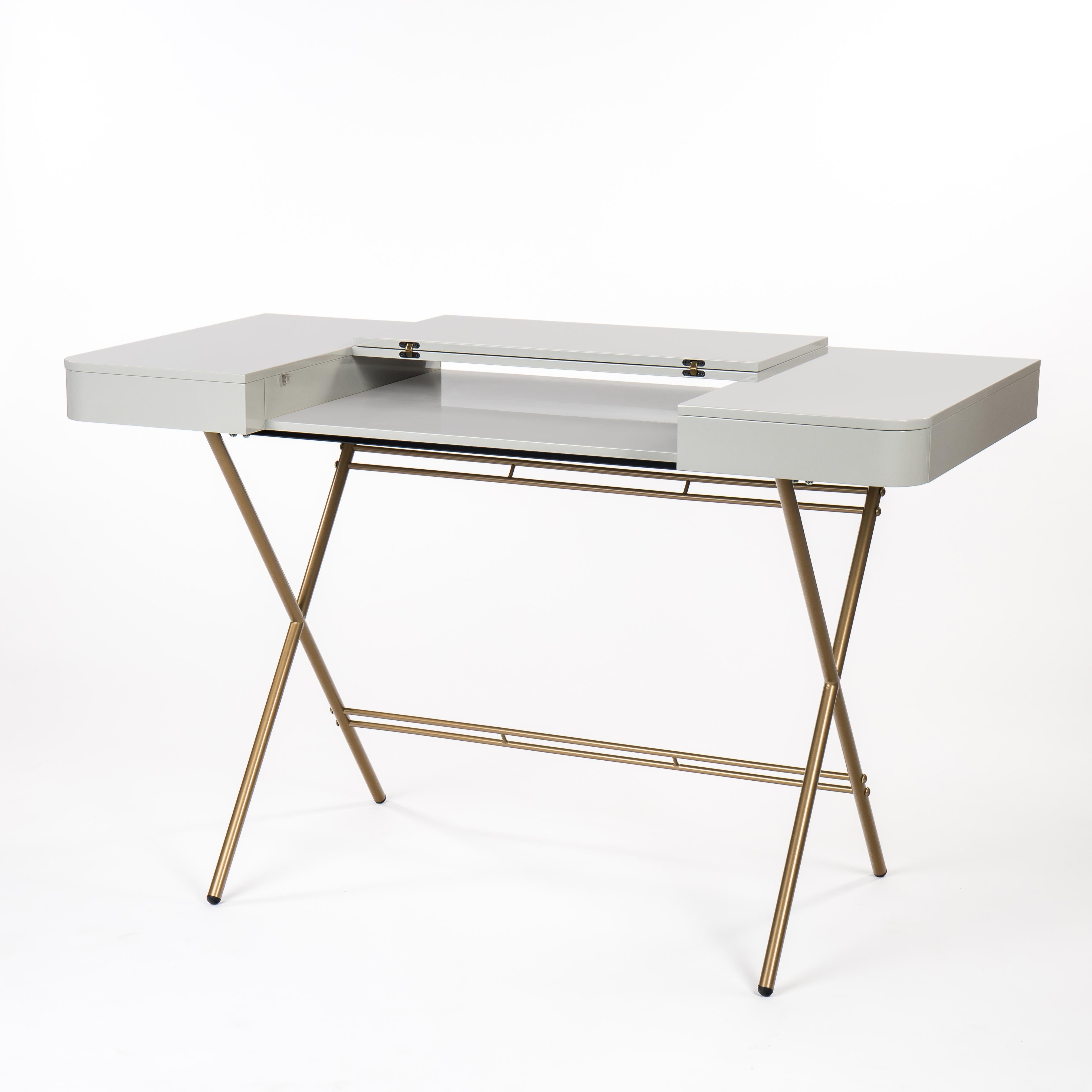 Modern Adentro Cosimo Desk design Marco Zanuso jr Grey glossy top & golden base.  For Sale