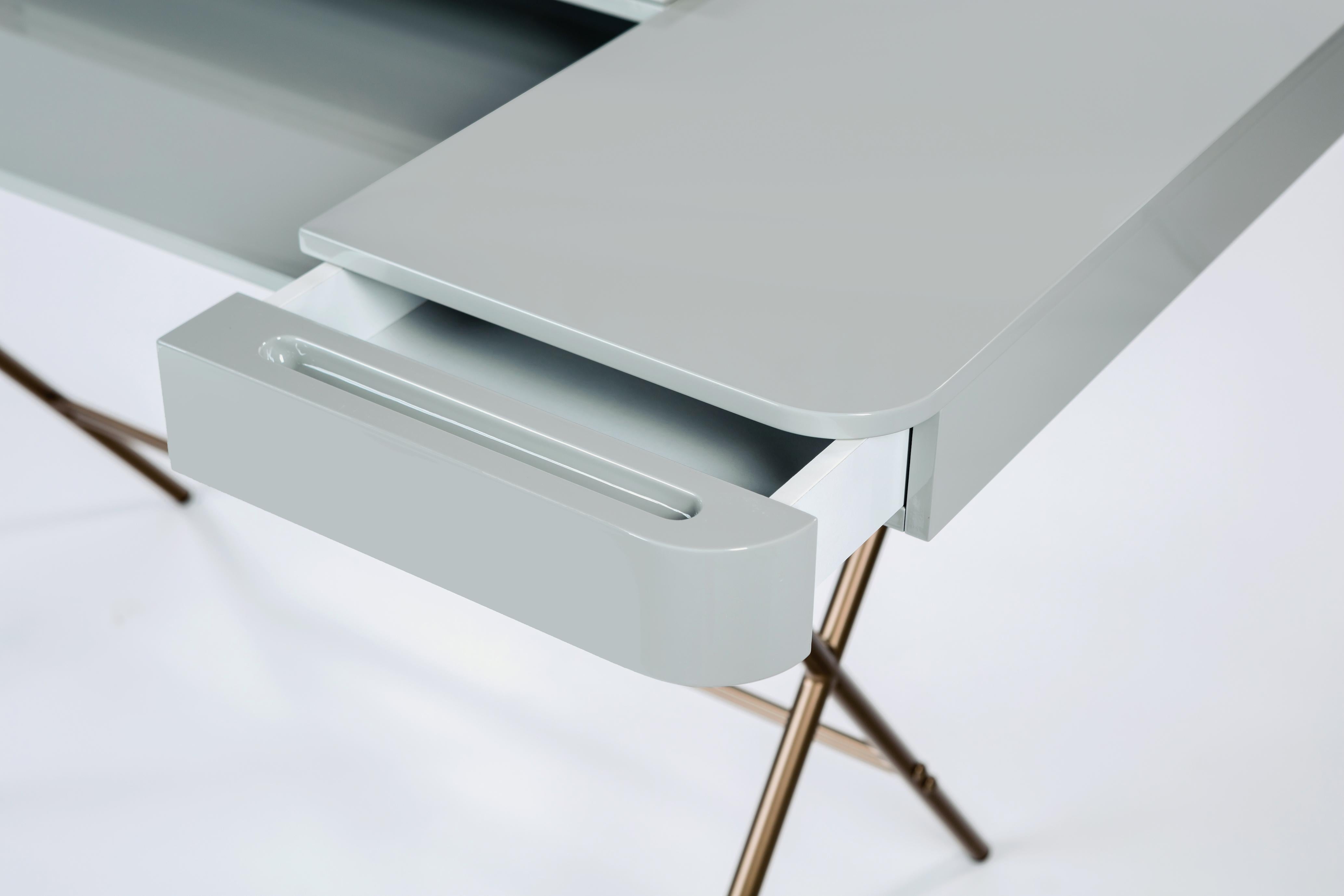 Contemporary Adentro Cosimo Desk design Marco Zanuso jr Grey glossy top & golden base.  For Sale