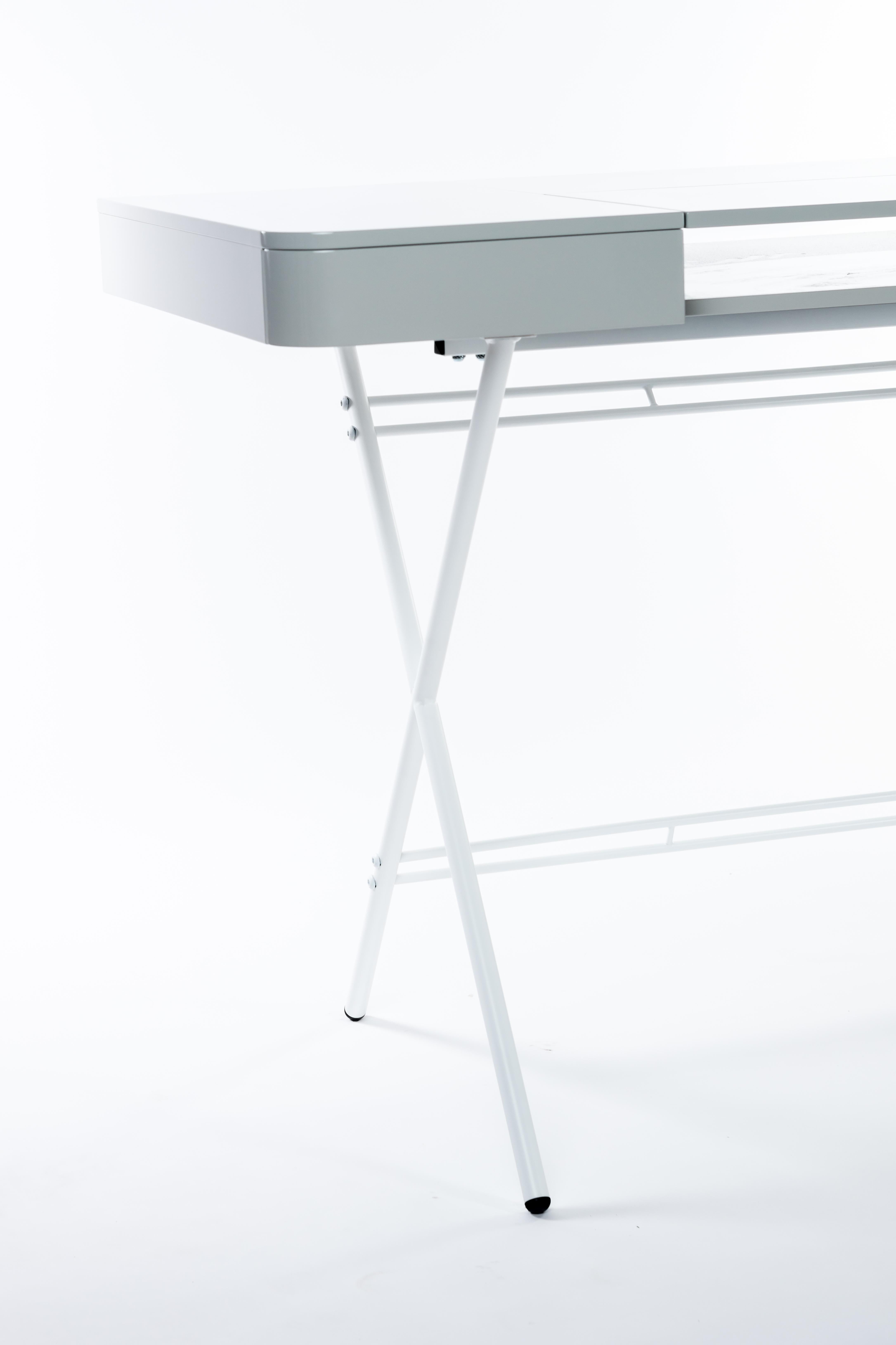 Adentro Cosimo Desk design Marco Zanuso jr Grey glossy top & white base.  For Sale 3