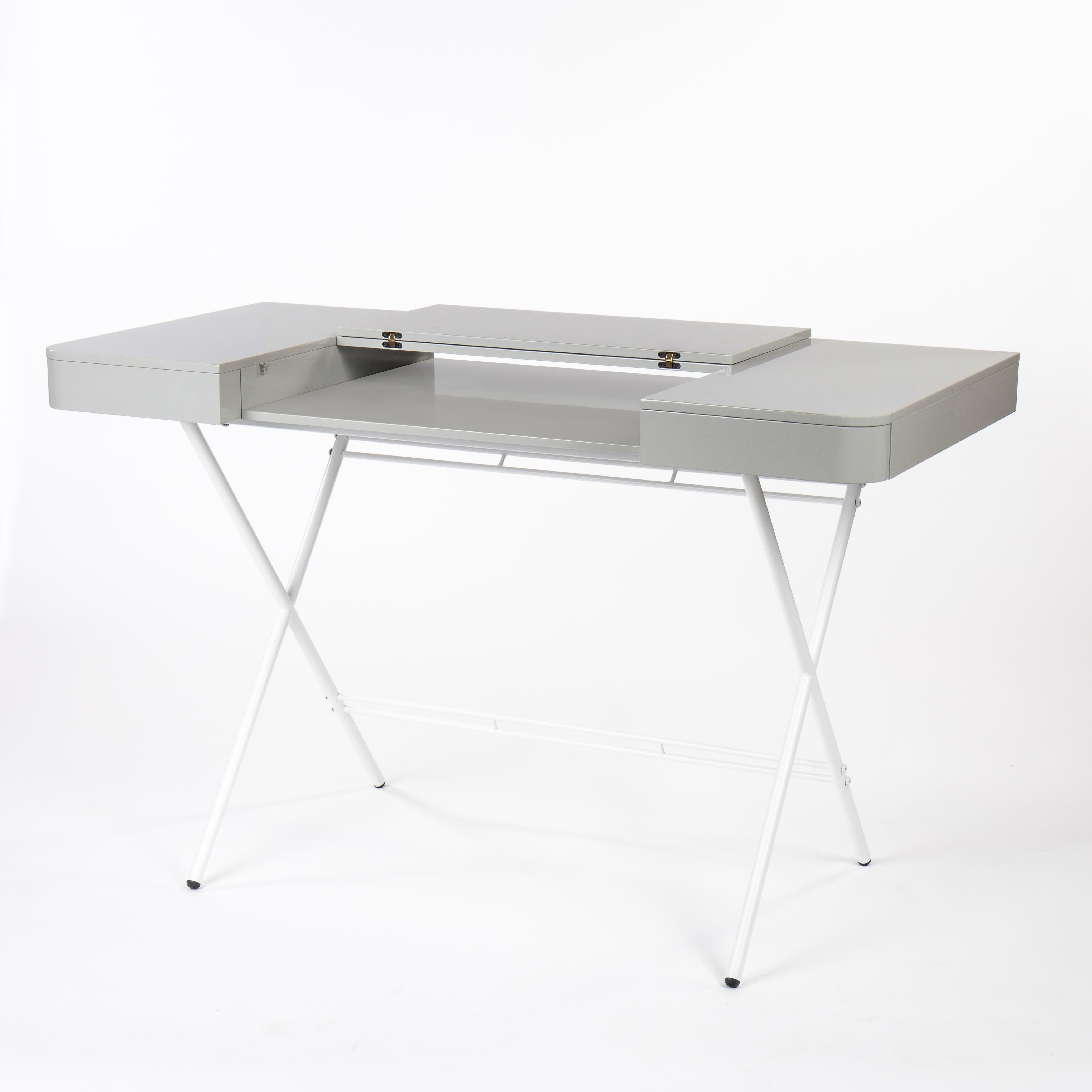 French Adentro Cosimo Desk design Marco Zanuso jr Grey glossy top & white base.  For Sale