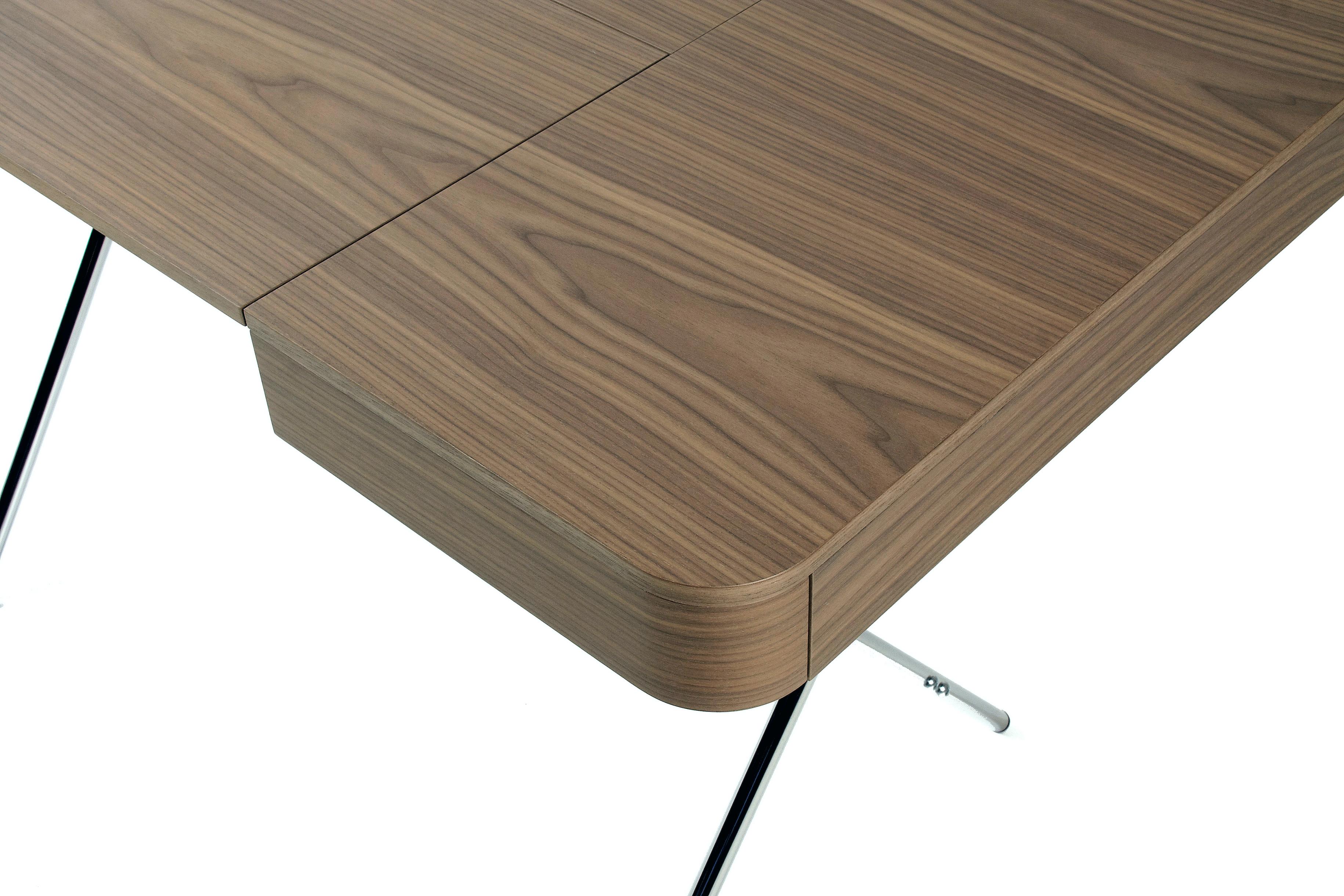 Adentro Cosimo Desk design Marco Zanuso jr Walnut veneer & chrome base.  In New Condition For Sale In PARIS, FR