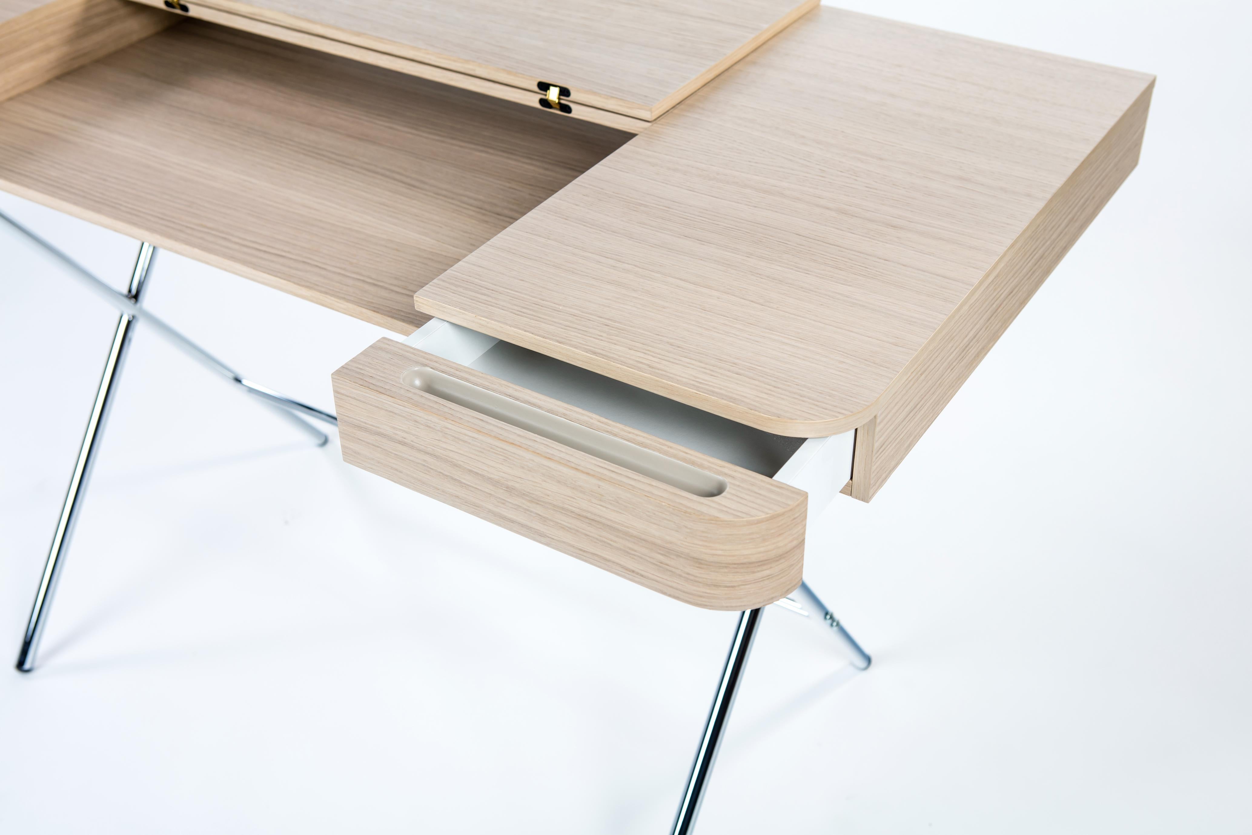 Contemporary Adentro Cosimo Desk design Marco Zanuso jr Natural oak veneer & chrome base.  For Sale