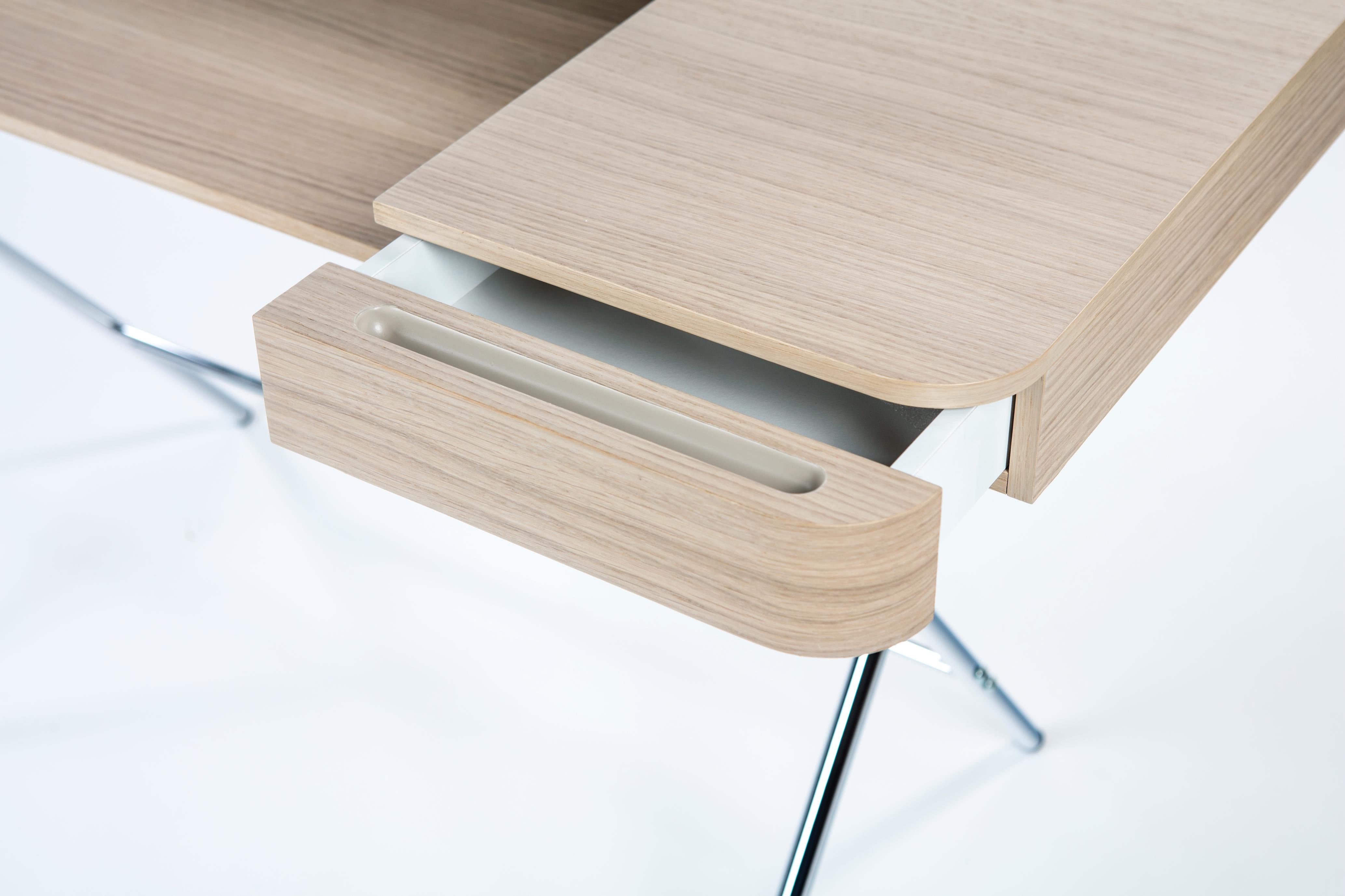 Metal Adentro Cosimo Desk design Marco Zanuso jr Natural oak veneer & chrome base.  For Sale