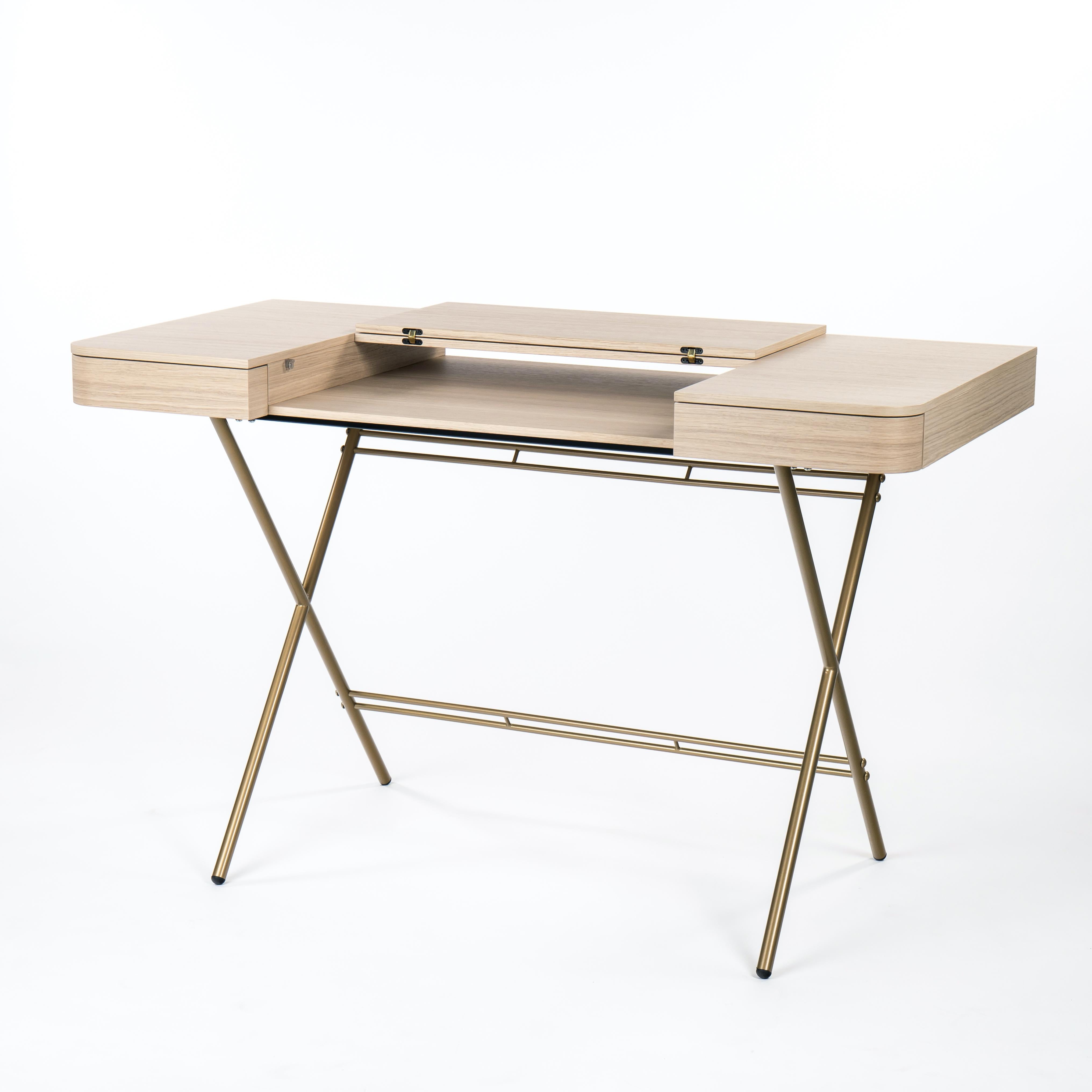 Modern Adentro Cosimo Desk design Marco Zanuso jr Natural oak veneer & golden base.  For Sale