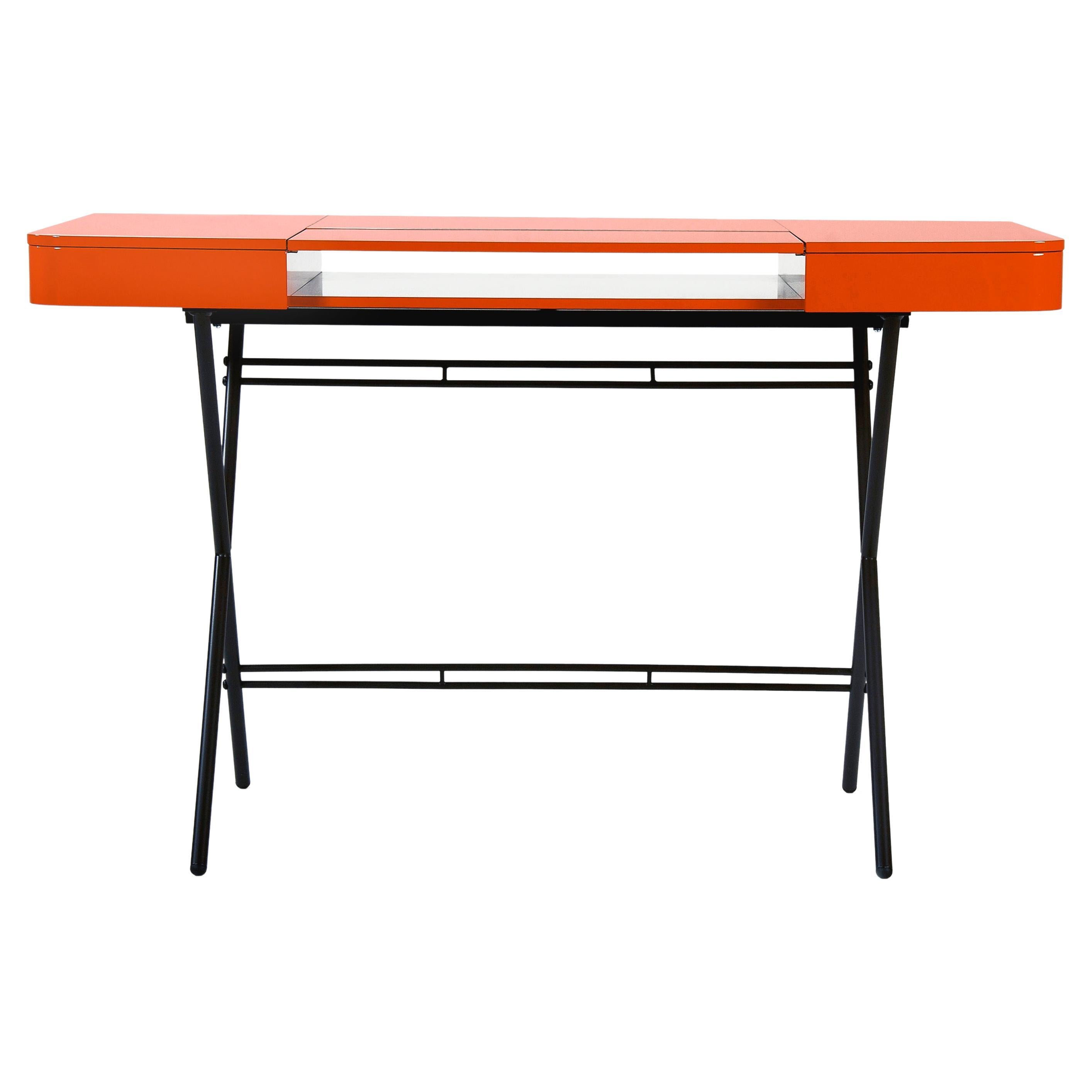 Schreibtischdesign von Adentro Cosimo, Marco Zanuso jr, orangefarbene glänzende Platte und Bronzesockel. 