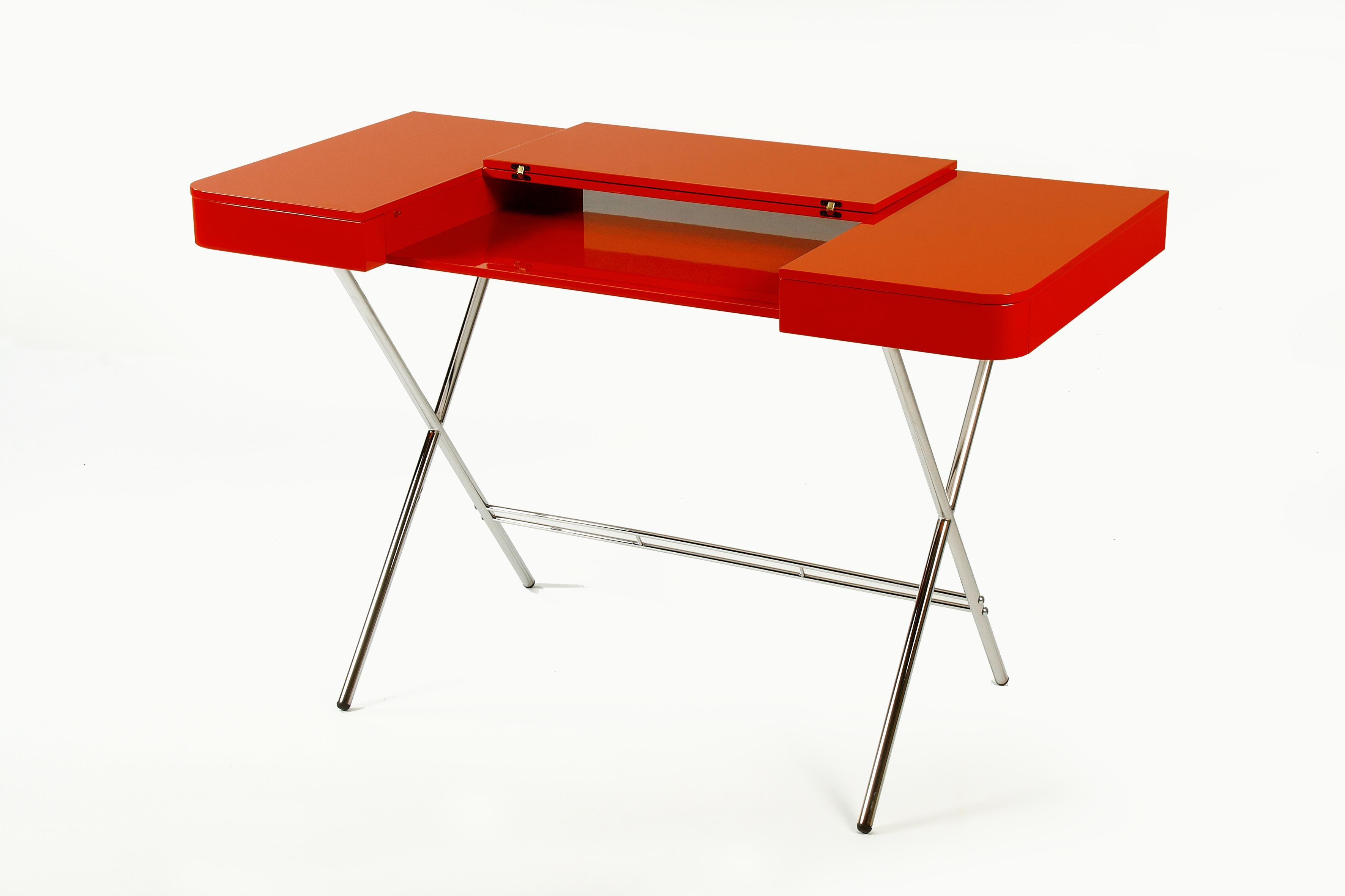 Metal Adentro Cosimo Desk design Marco Zanuso jr Orange glossy top & chrome base.  For Sale