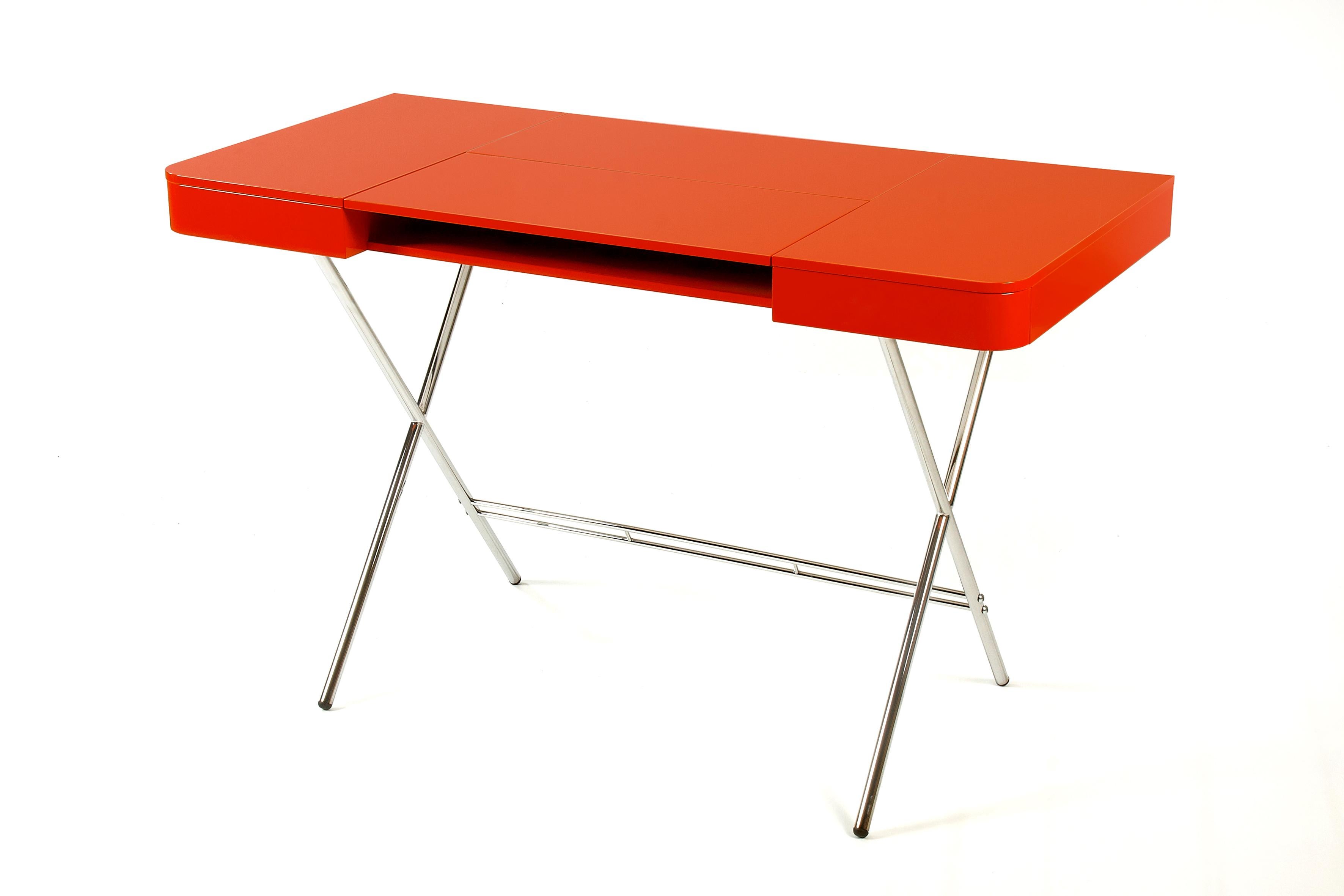 Adentro Cosimo Desk design Marco Zanuso jr Orange glossy top & chrome base.  In New Condition For Sale In PARIS, FR