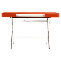 Adentro Cosimo Schreibtischdesign Marco Zanuso jr Orange glänzende Platte & Chromsockel. 