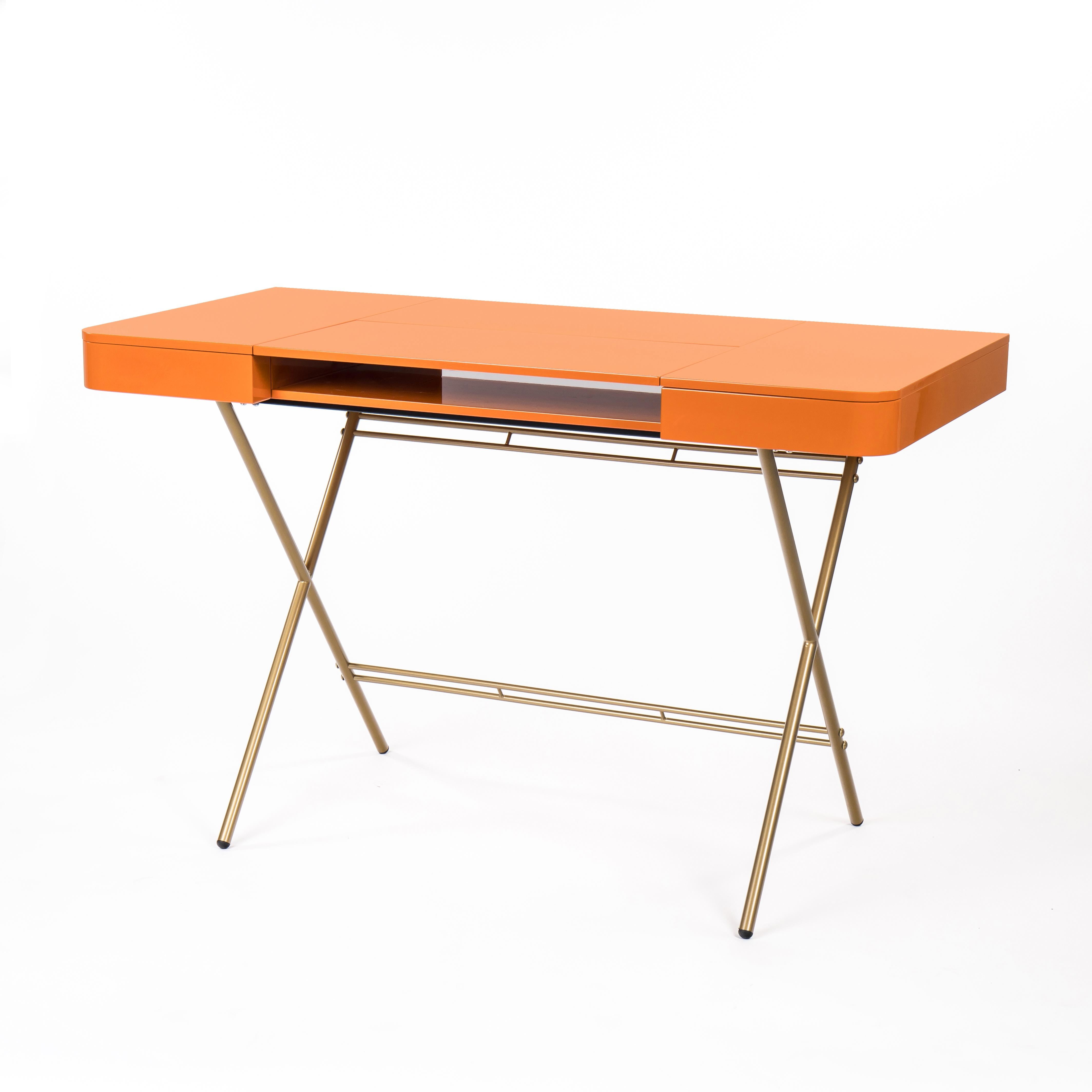 French Adentro Cosimo Desk design Marco Zanuso jr Orange glossy top & golden base.  For Sale