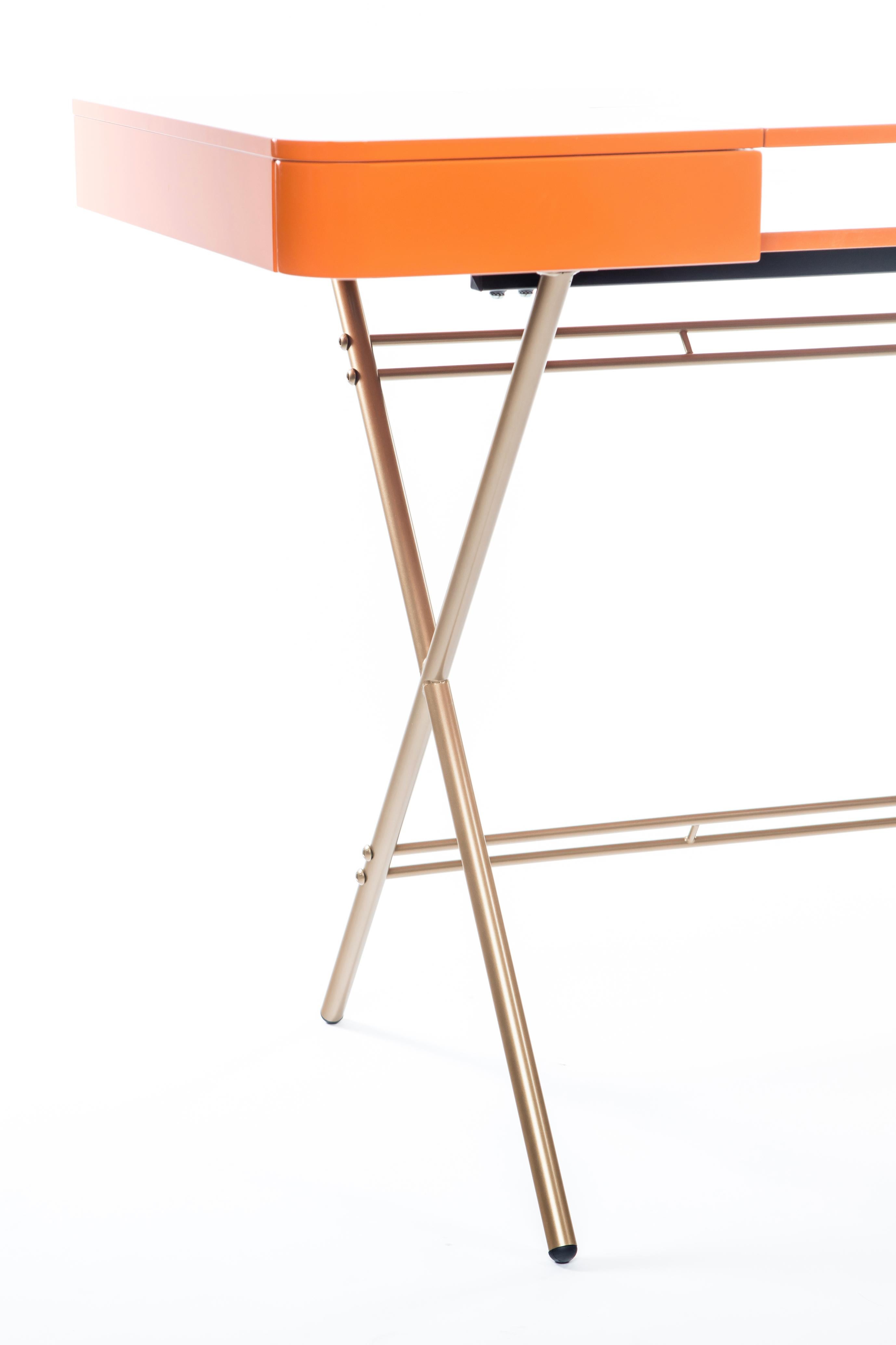 Lacquered Adentro Cosimo Desk design Marco Zanuso jr Orange glossy top & golden base.  For Sale