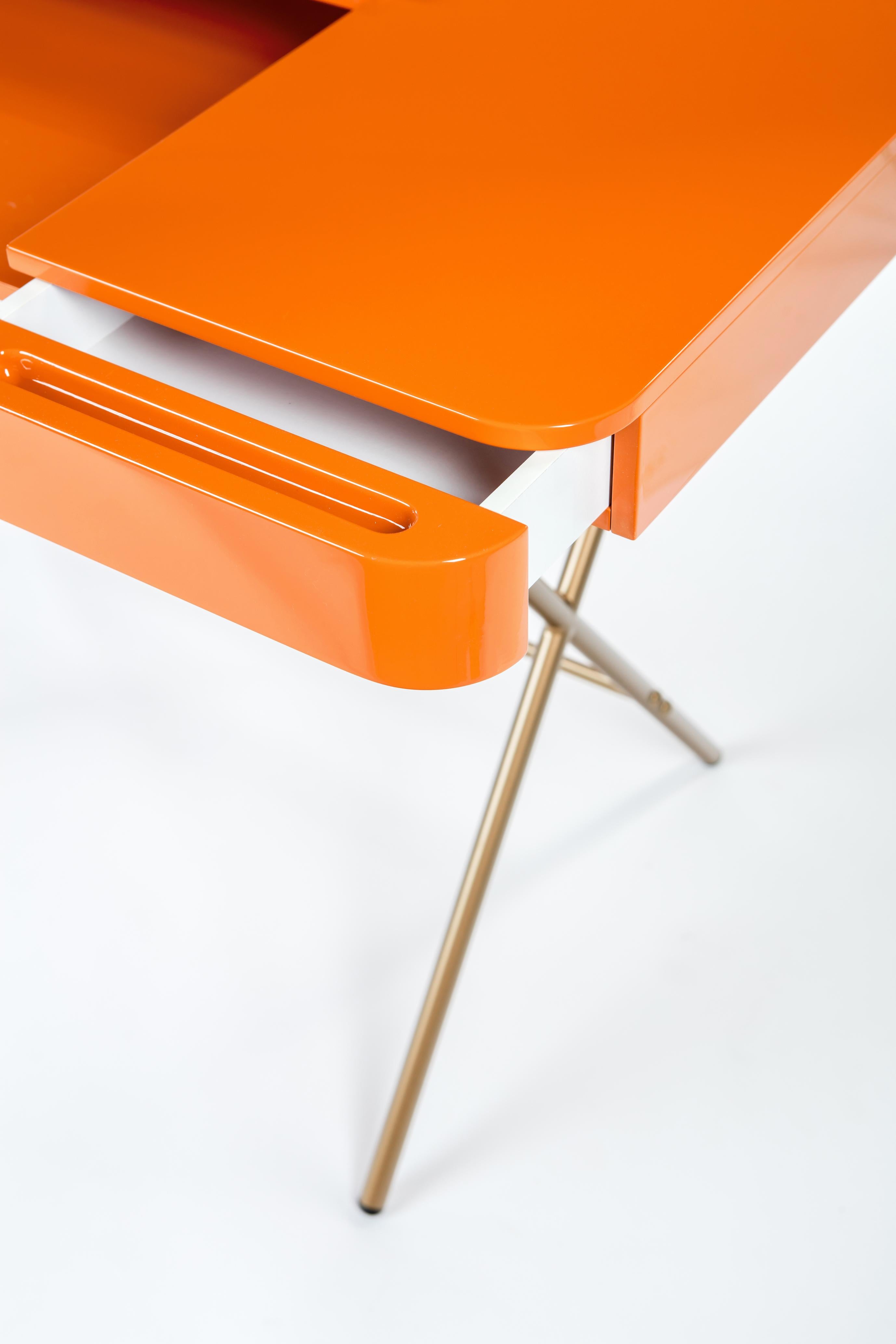 Metal Adentro Cosimo Desk design Marco Zanuso jr Orange glossy top & golden base.  For Sale
