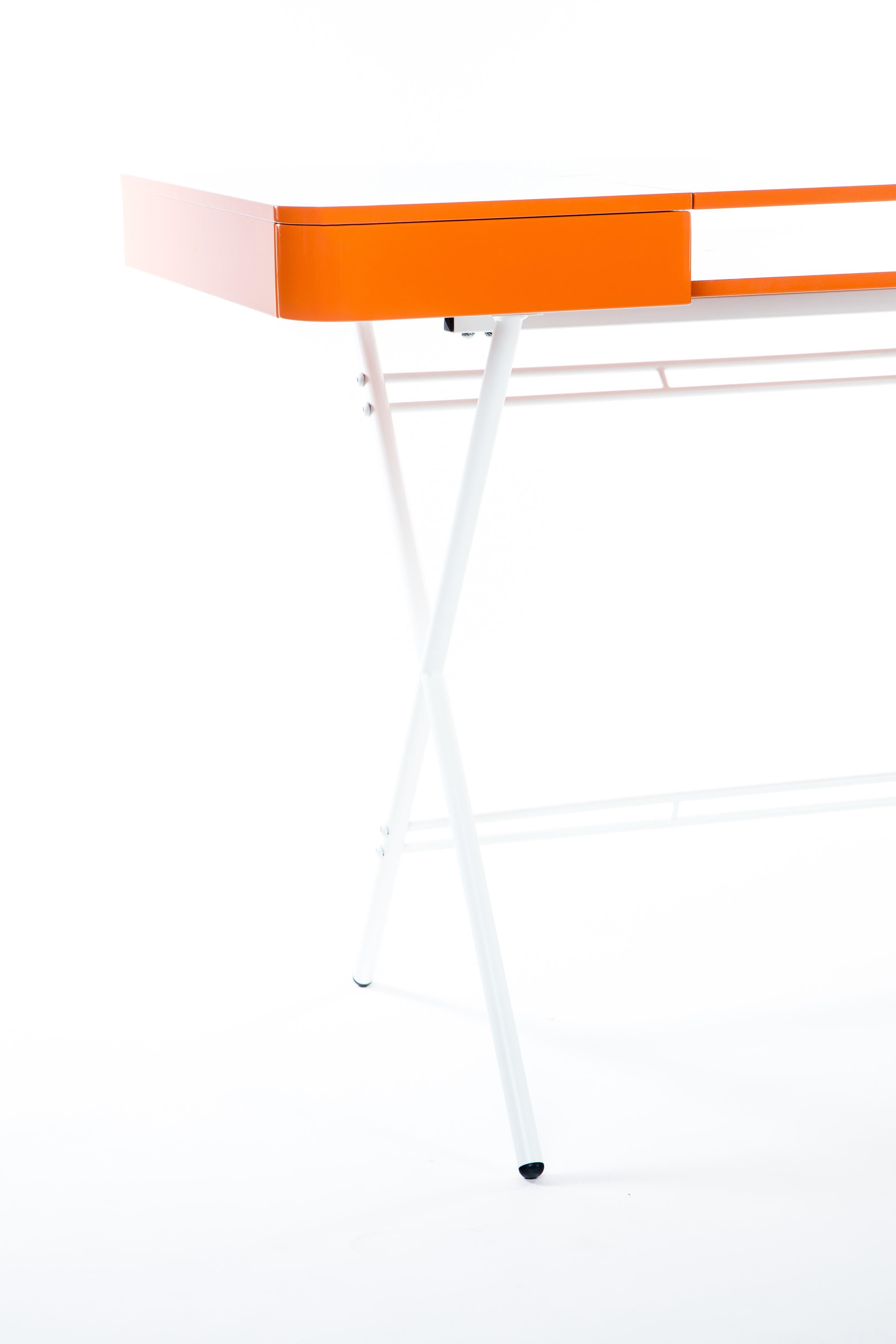 Metal Adentro Cosimo Desk design Marco Zanuso jr Orange glossy top & white base.  For Sale