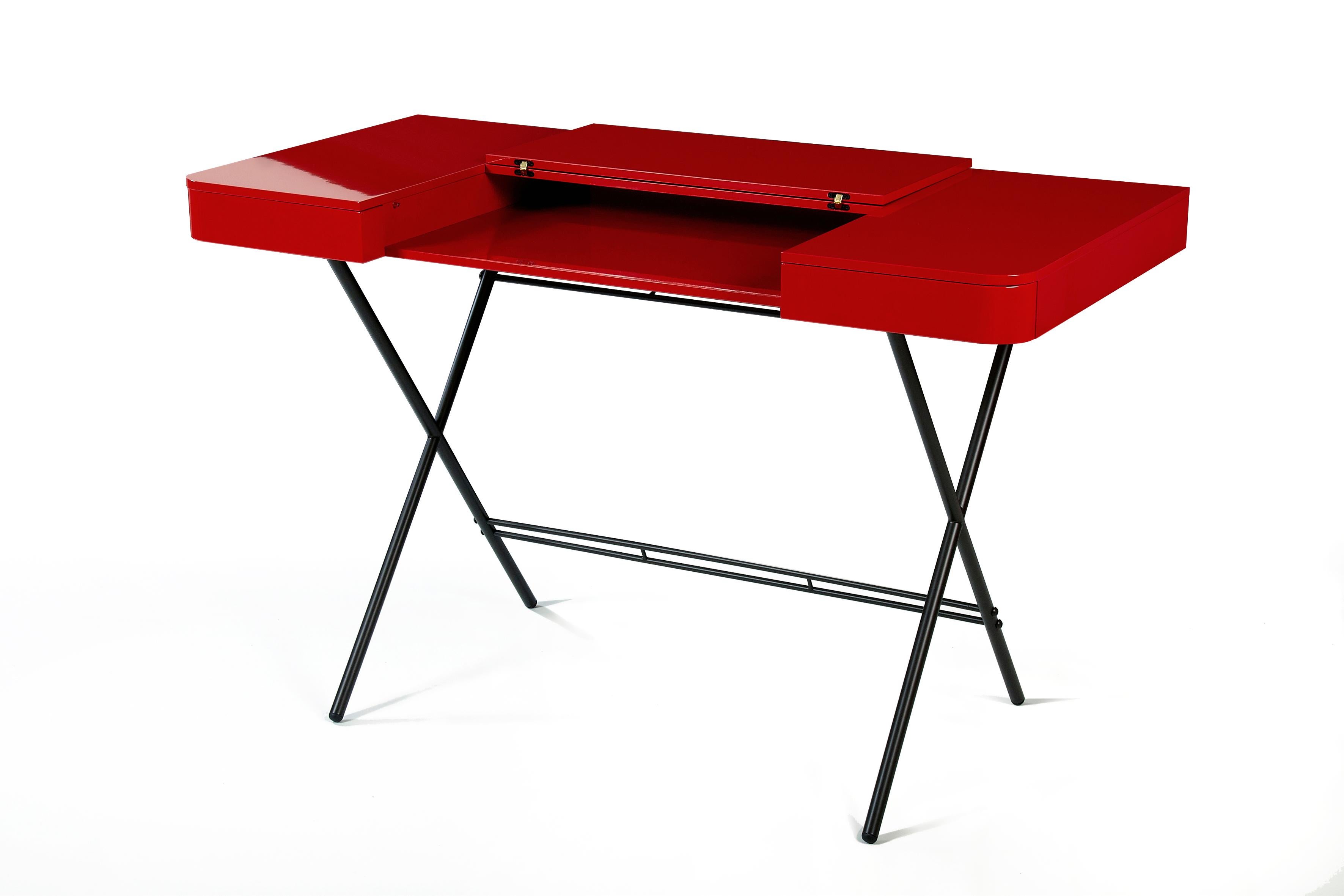 French Adentro Cosimo Desk design Marco Zanuso jr Red glossy top & bronze base.  For Sale