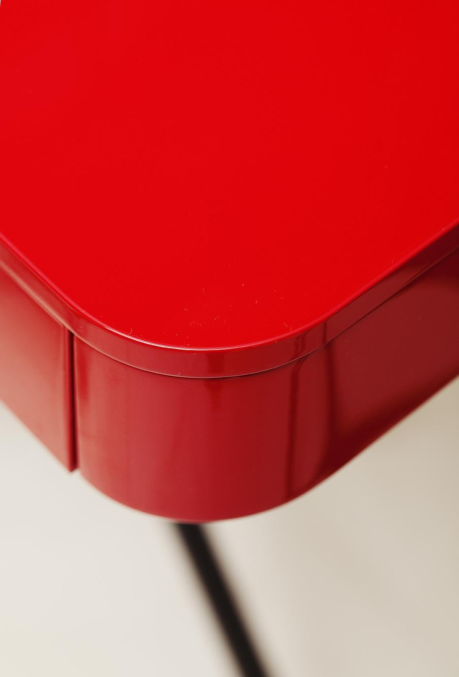 Adentro Cosimo Desk design Marco Zanuso jr Red glossy top & bronze base.  For Sale 2