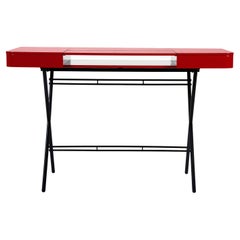 Adentro Cosimo Desk design Marco Zanuso Jr. Piano lucido rosso e base in bronzo. 