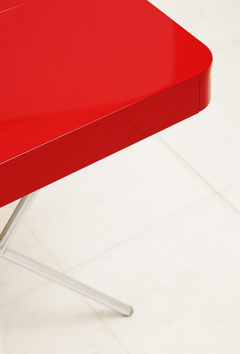 Adentro Cosimo Desk design Marco Zanuso jr Red glossy top & chrome base.  For Sale 8
