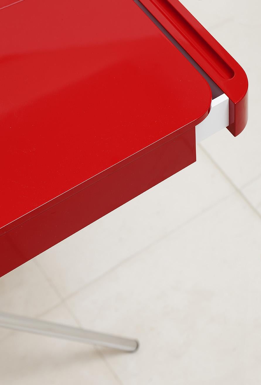 Adentro Cosimo Desk design Marco Zanuso jr Red glossy top & chrome base.  For Sale 9