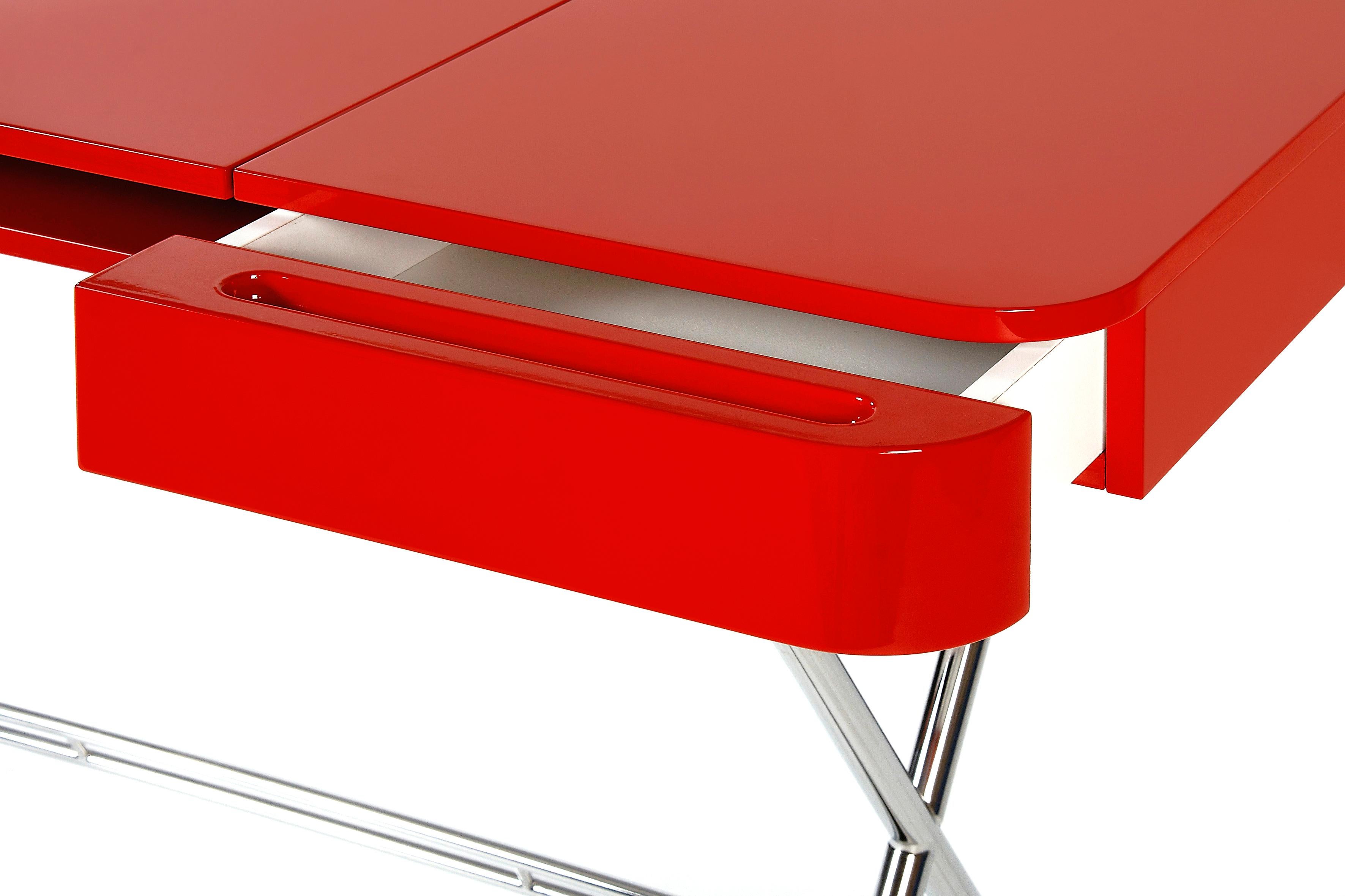 Modern Adentro Cosimo Desk design Marco Zanuso jr Red glossy top & chrome base.  For Sale
