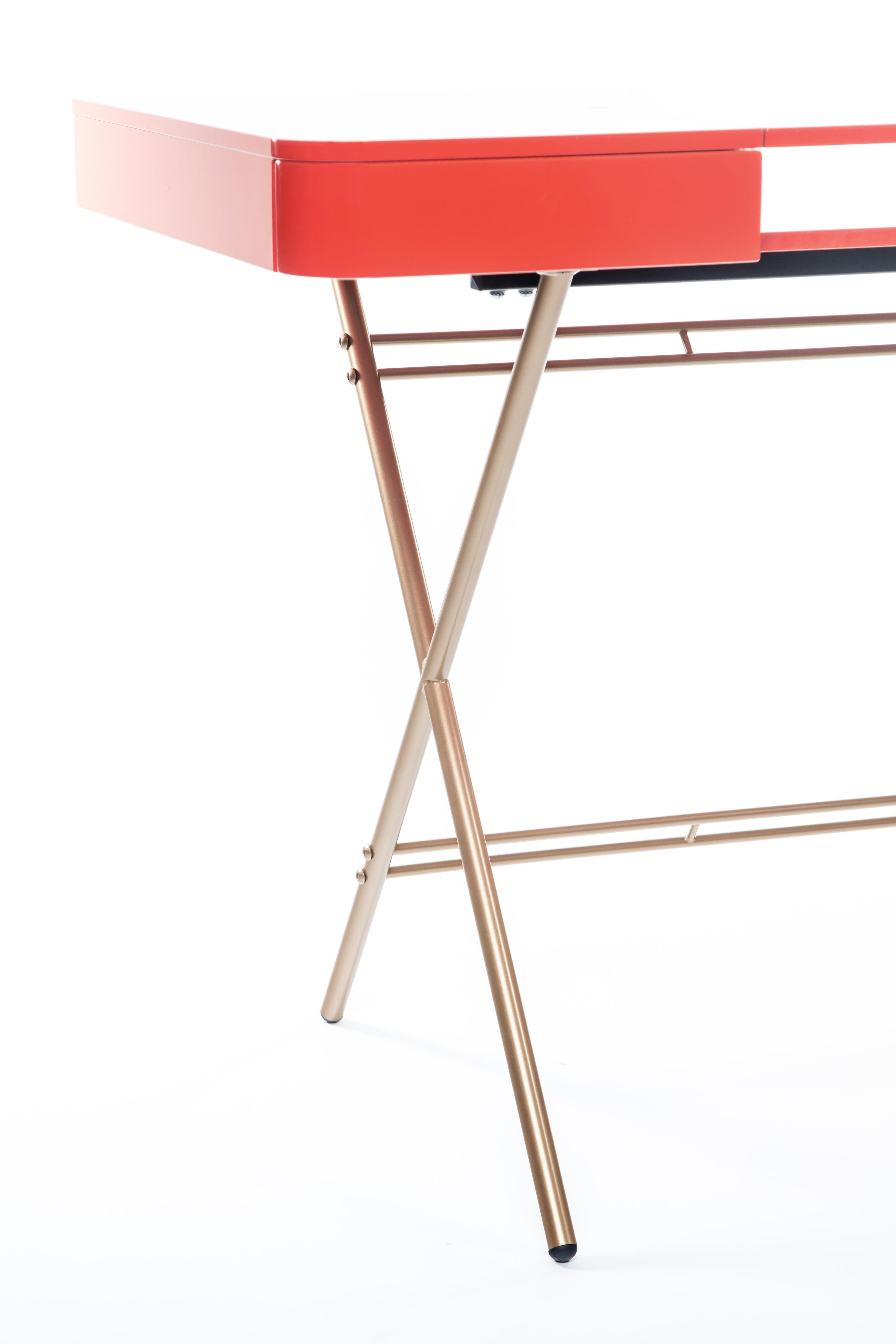 Lacquered Adentro Cosimo Desk design Marco Zanuso jr Red glossy top & golden base.  For Sale