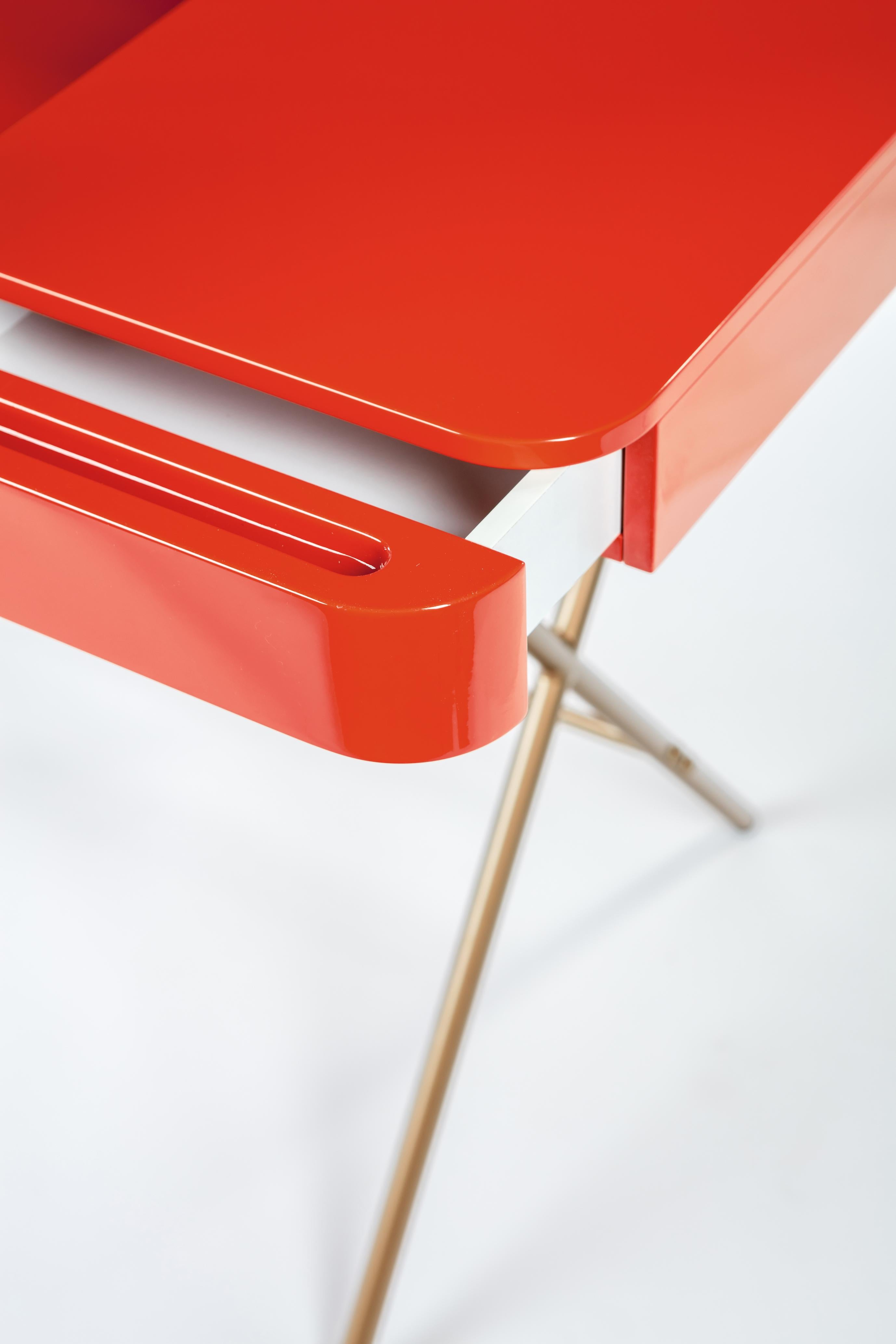 Metal Adentro Cosimo Desk design Marco Zanuso jr Red glossy top & golden base.  For Sale