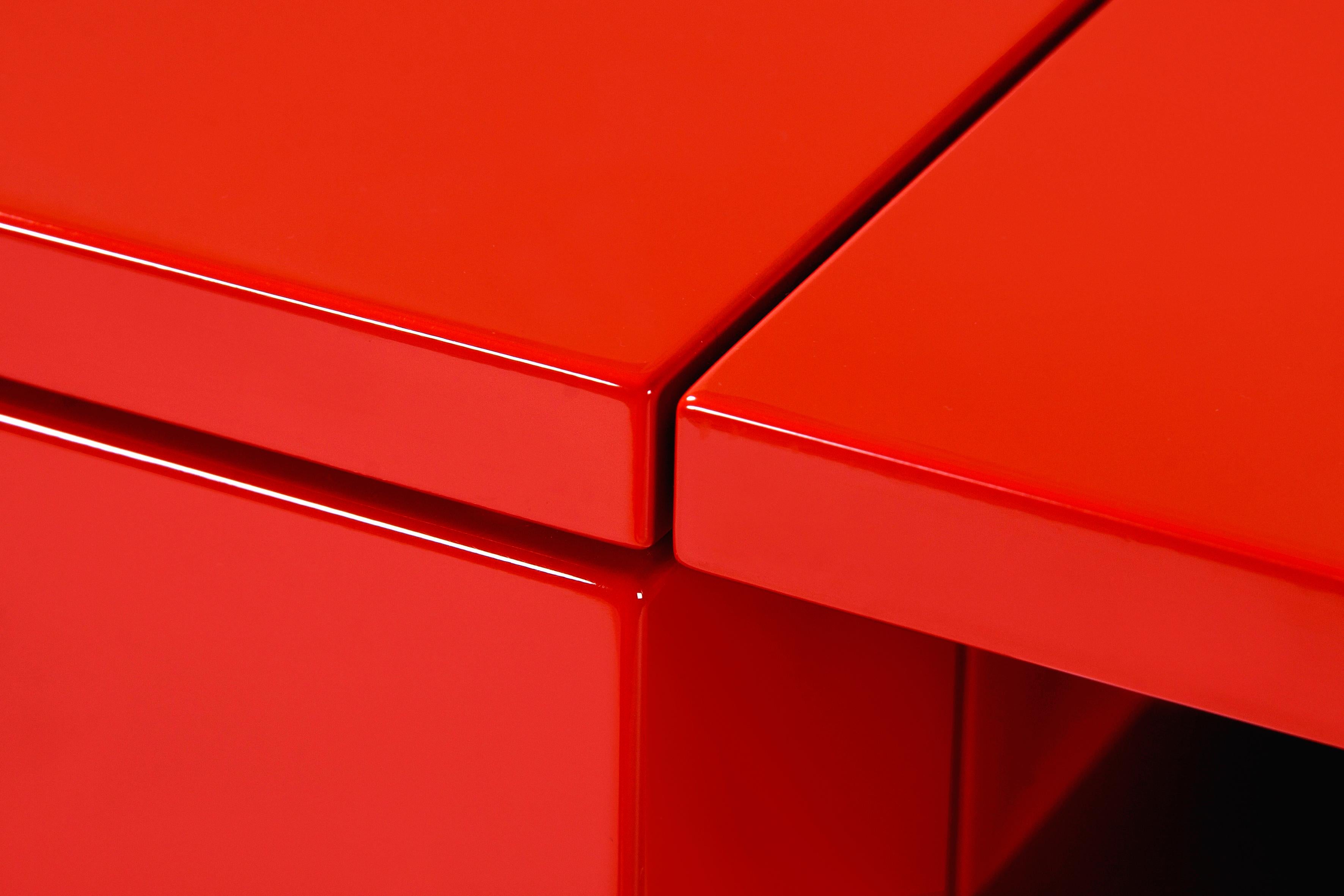 Metal Adentro Cosimo Desk design Marco Zanuso jr Red glossy top & golden base.  For Sale