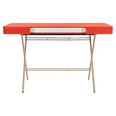 Adentro Cosimo Desk design Marco Zanuso Jr. Piano lucido rosso e base dorata. 