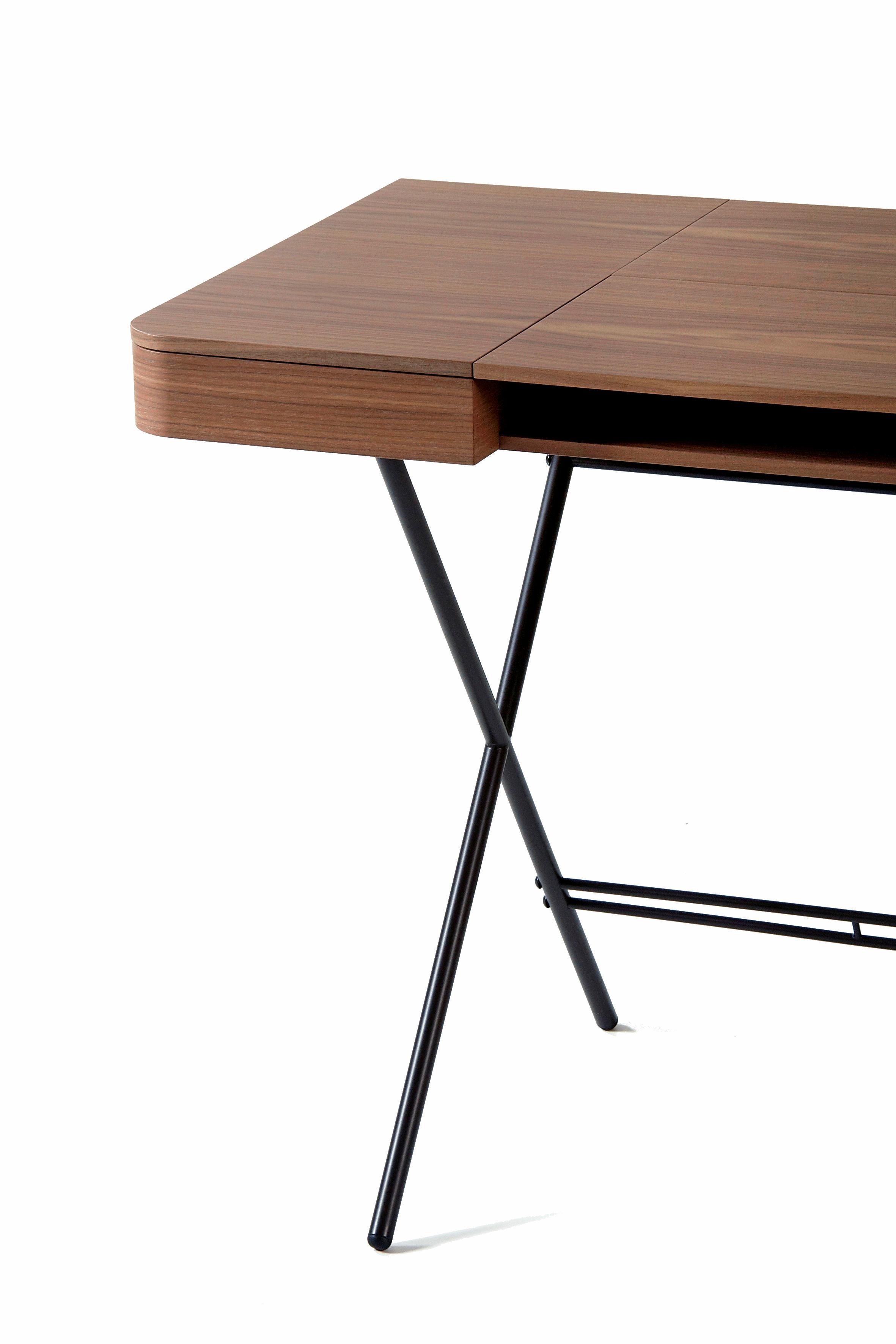 Adentro Cosimo Desk design Marco Zanuso jr Walnut veneer & bronze base.  In New Condition For Sale In PARIS, FR