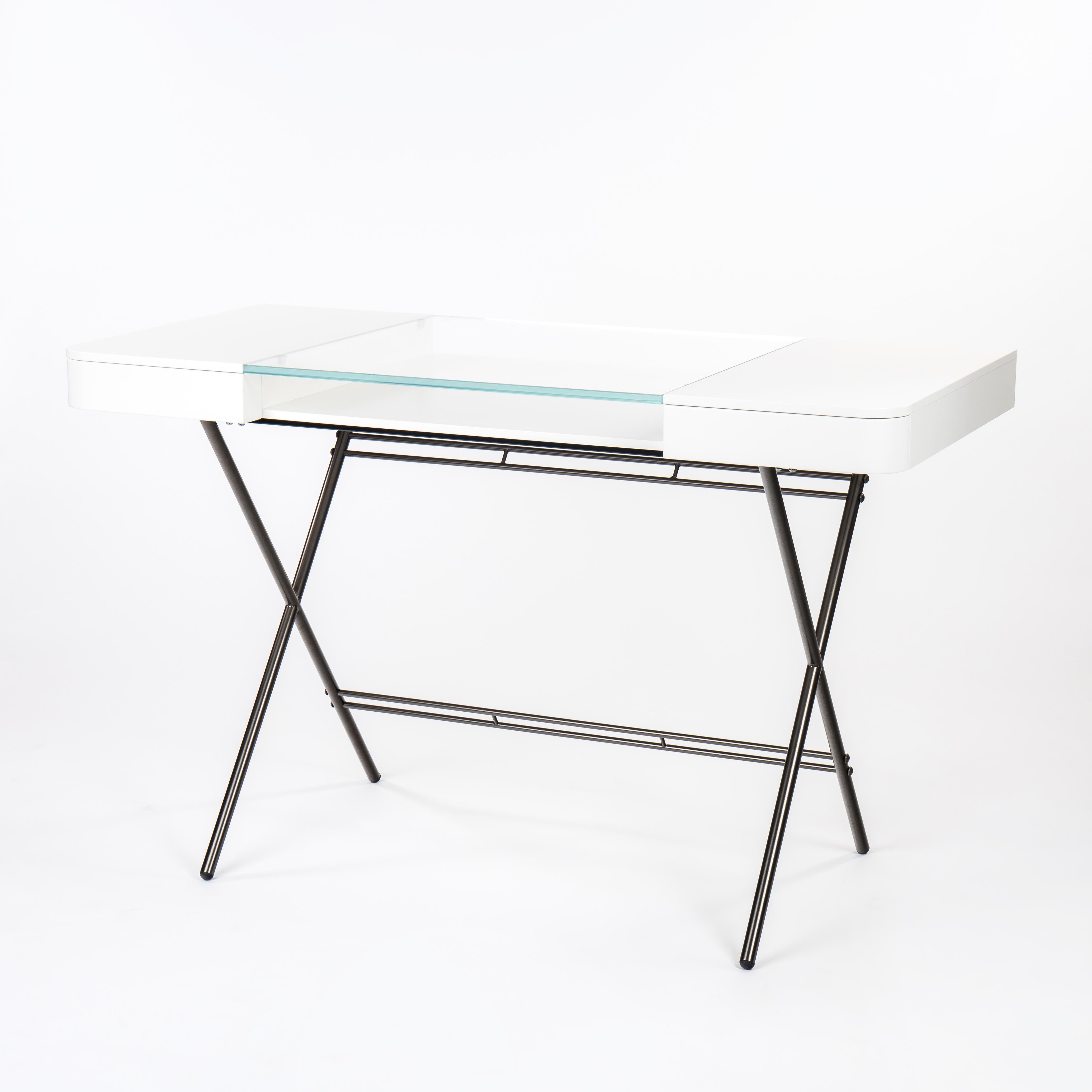 The Cosimo desk was designed by the architect Marco Zanuso Jr for luxury French furniture brand, Adentro Paris.
The desk is composed of a central extra clear glass panel with a storage below and has drawers on either side that provide ample storage