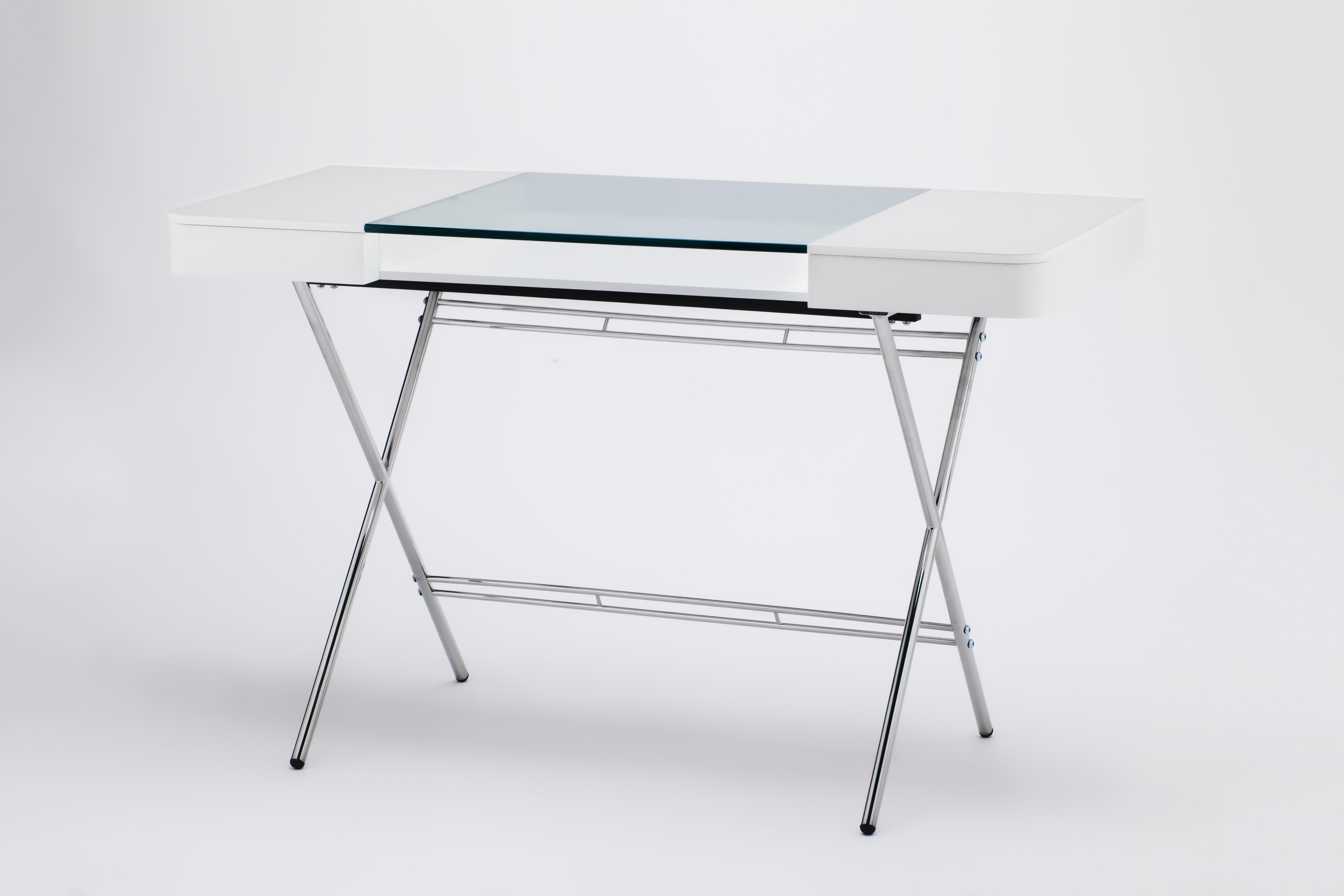 Schreibtischdesign von Adentro Cosimo, Marco Zanuso jr  weiß, Glasplatte und Chromfuß.  (Moderne) im Angebot
