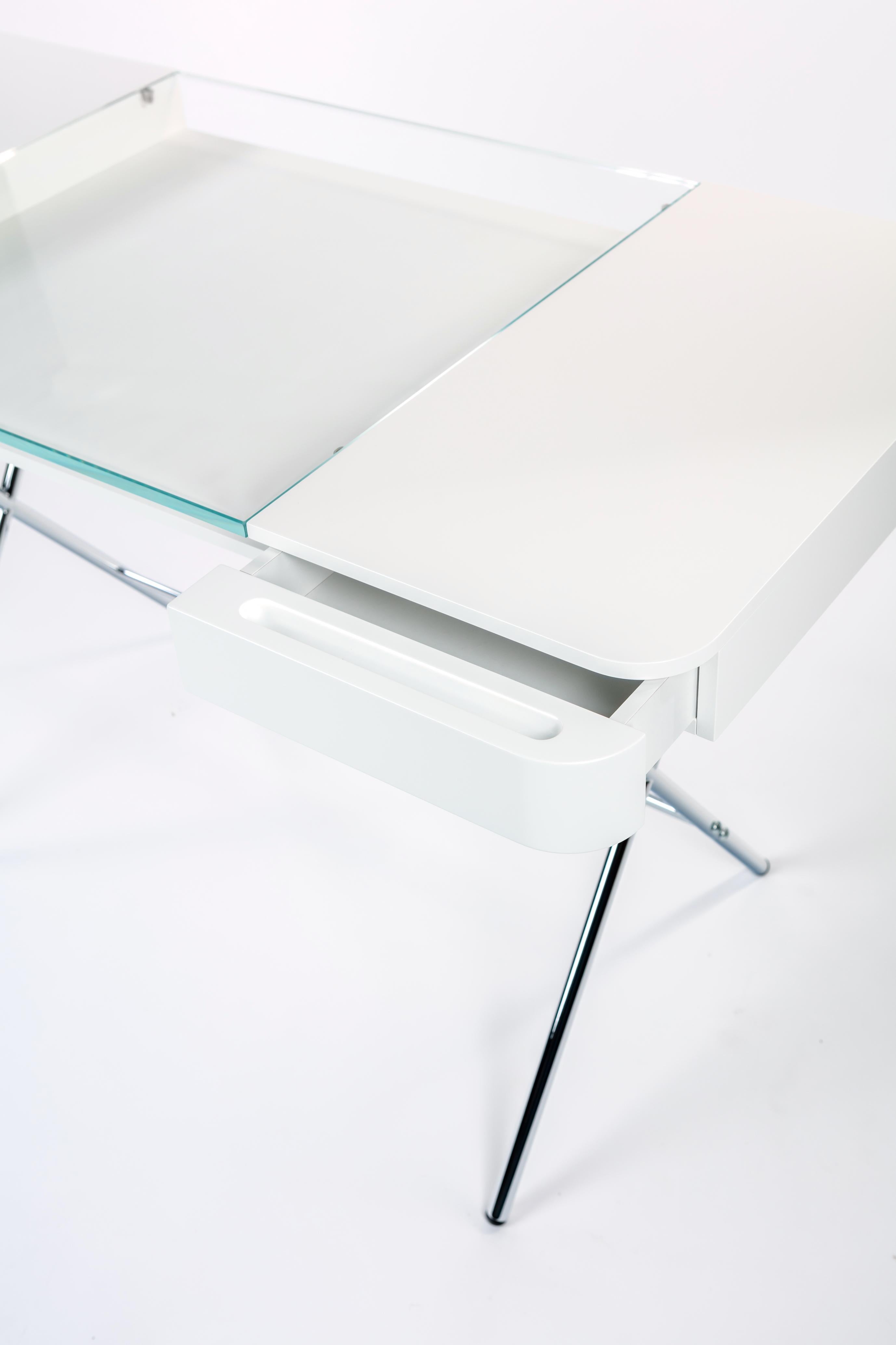 Contemporary Adentro Cosimo Desk design Marco Zanuso jr  white, glass top & chrome base.  For Sale