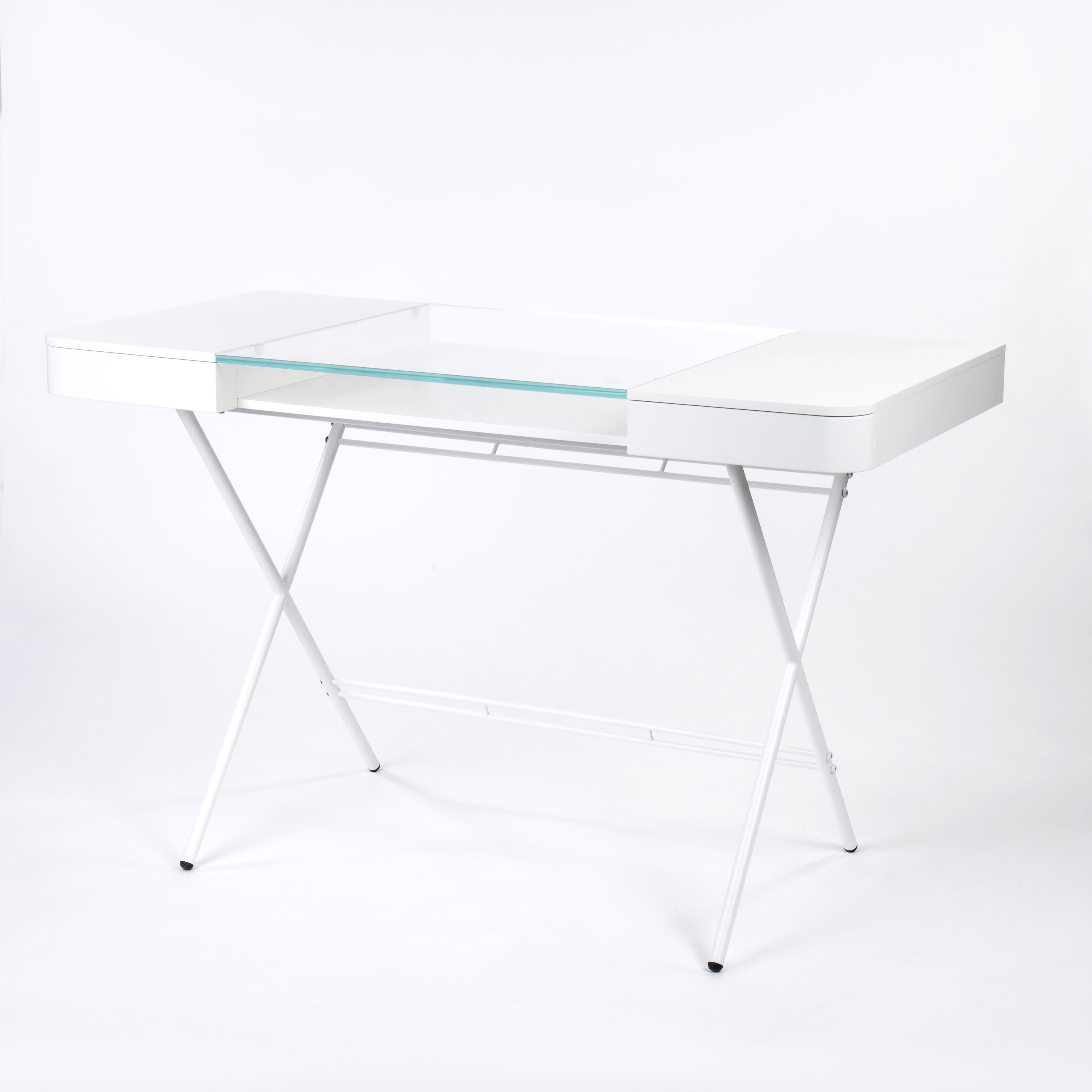 Schreibtischdesign von Adentro Cosimo, Marco Zanuso jr  weiß, Glasplatte und weißer Sockel.  (Moderne) im Angebot